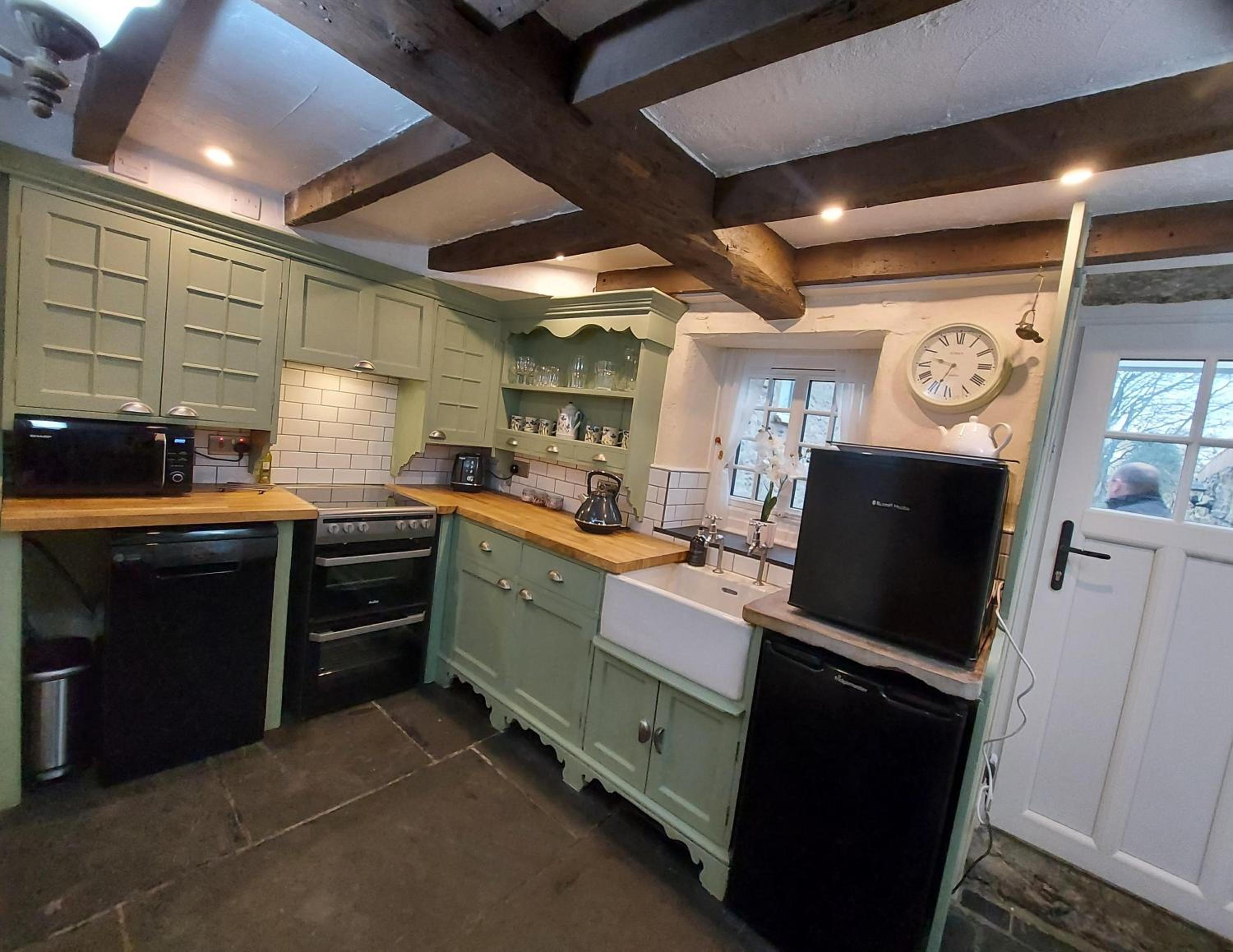 One-Bedroom House - Photo 9