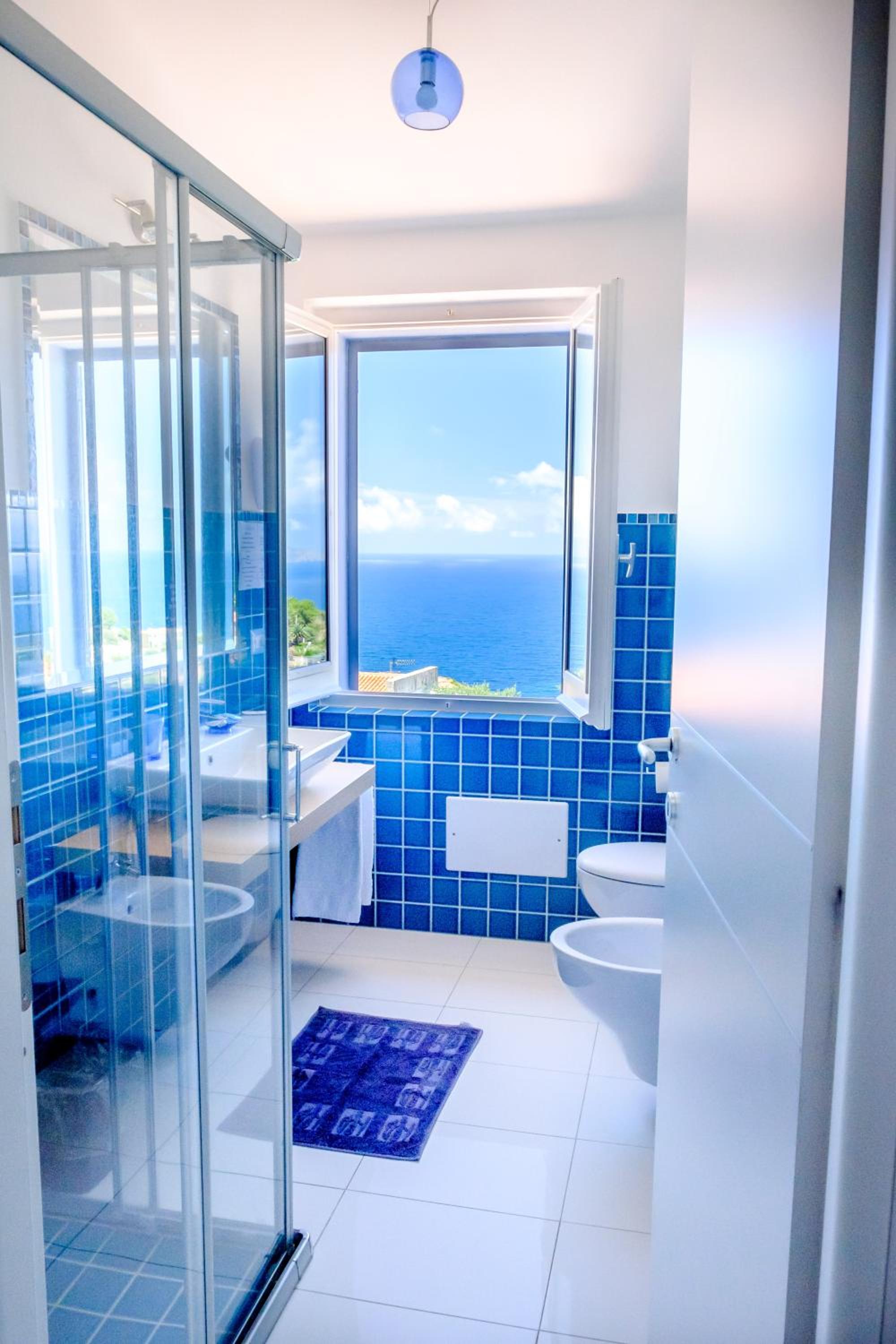 Superior Double or Twin Room with Sea View photo 3