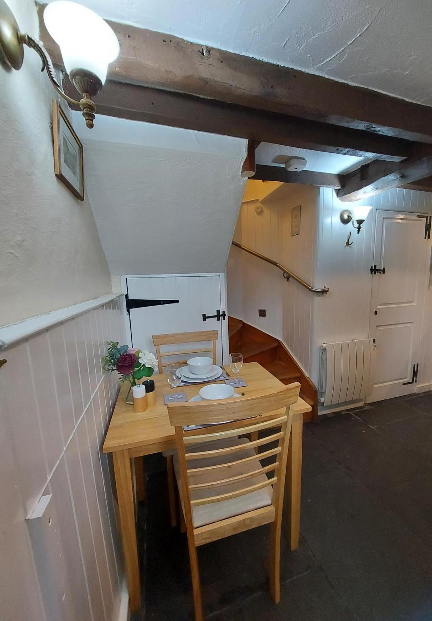 One-Bedroom House - Photo 11