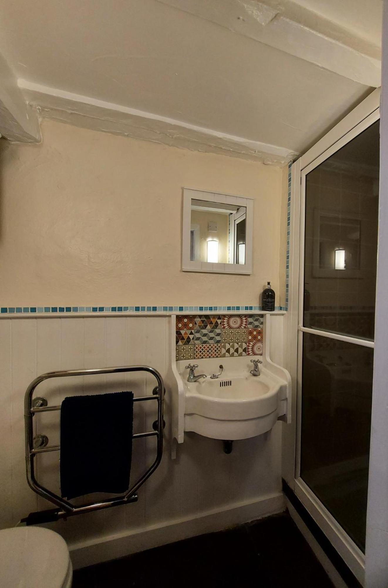 One-Bedroom House - Photo 12