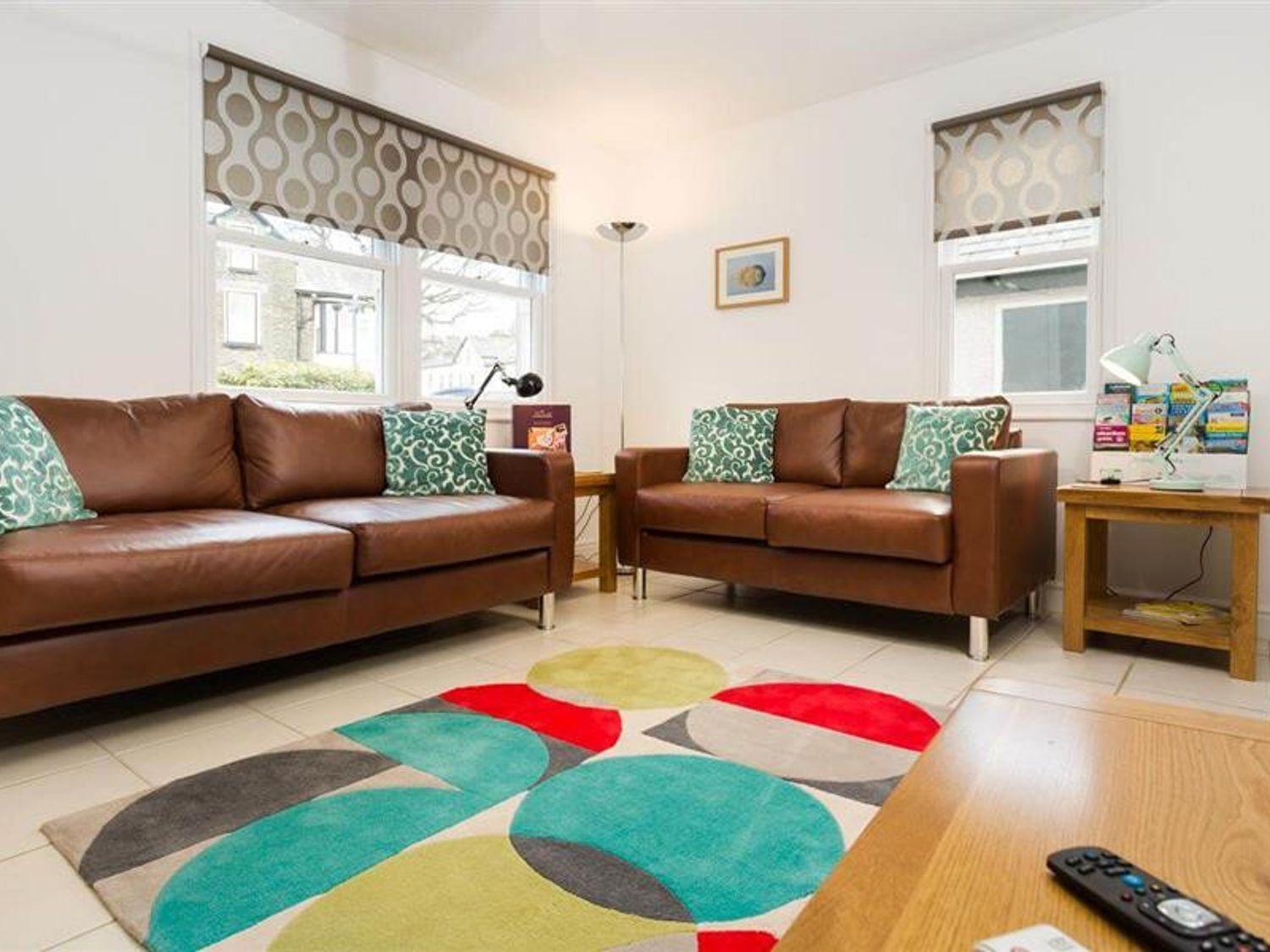 Three-Bedroom House - Photo 4