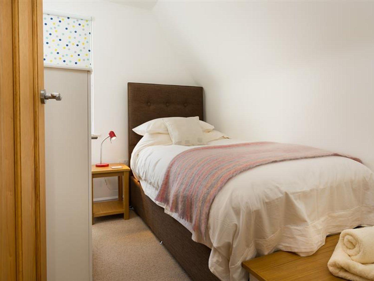 Three-Bedroom House - Photo 6