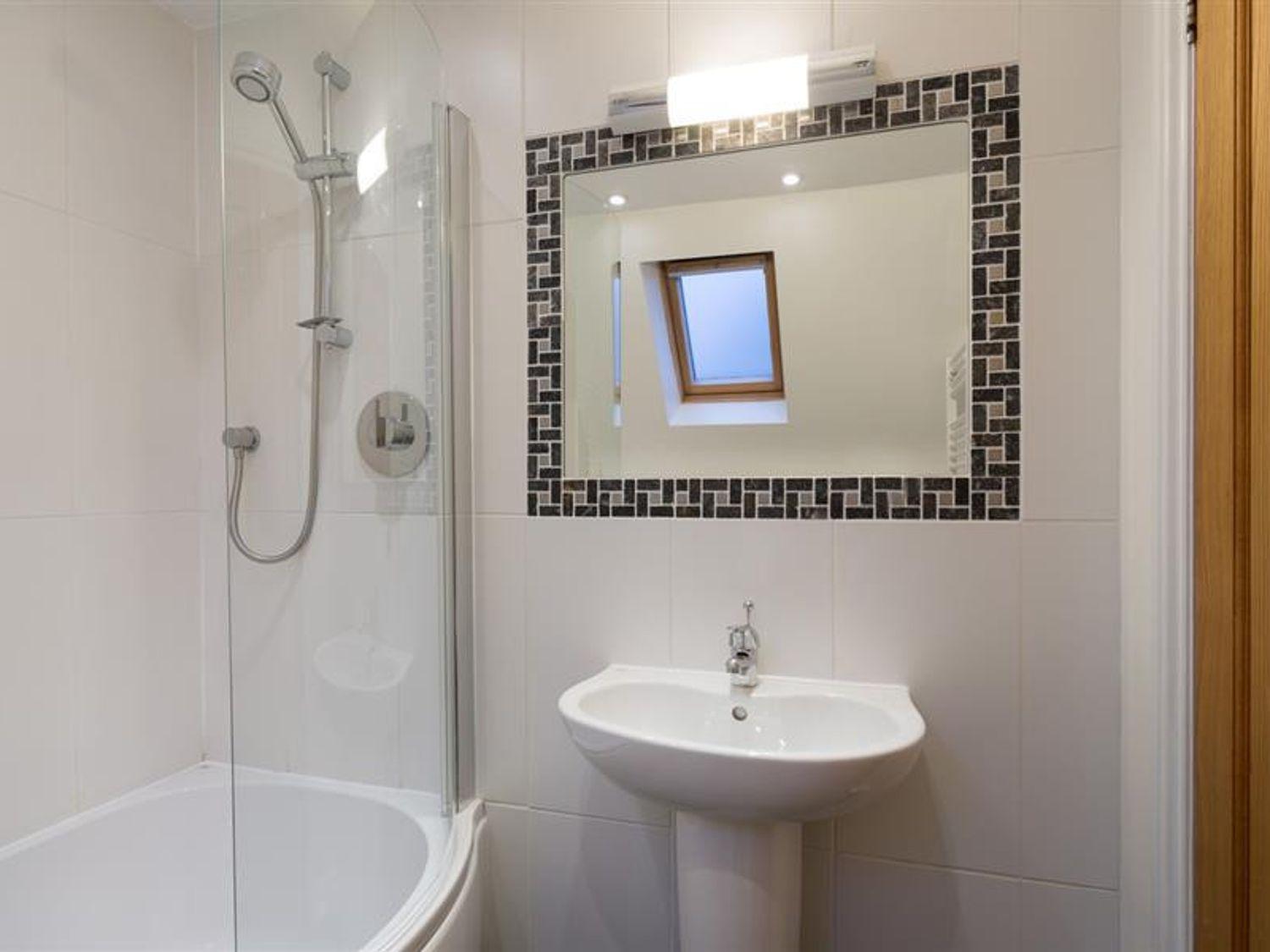 Three-Bedroom House - Photo 7