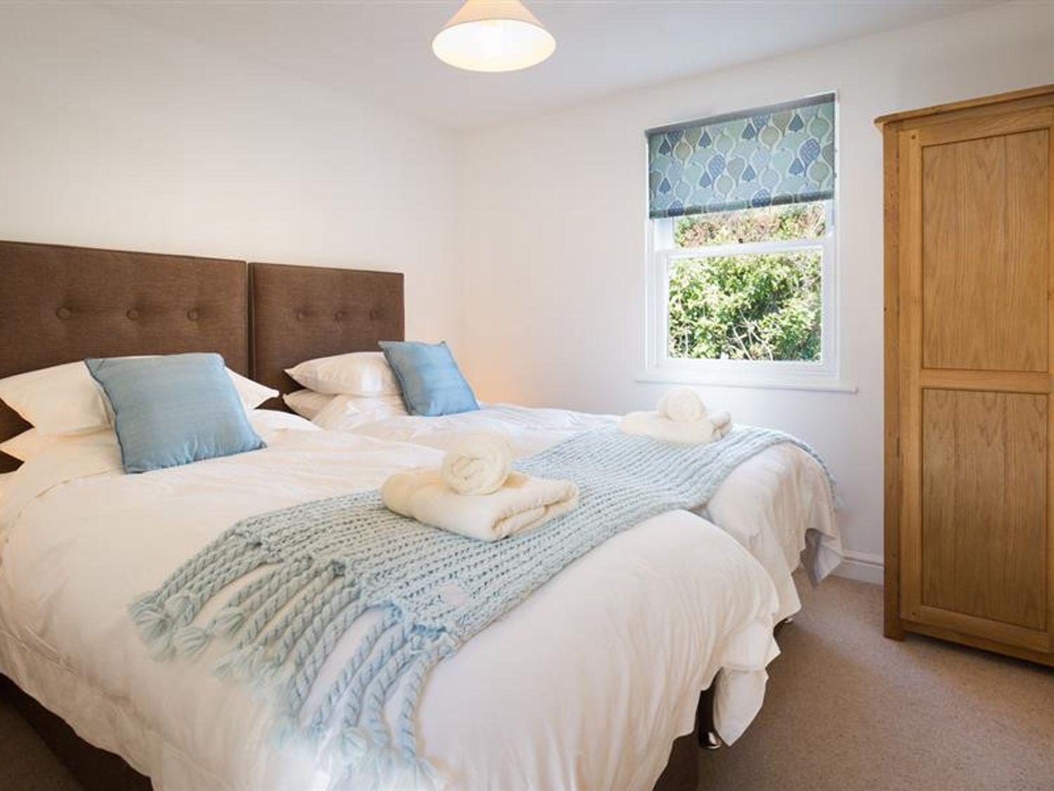 Three-Bedroom House - Photo 9
