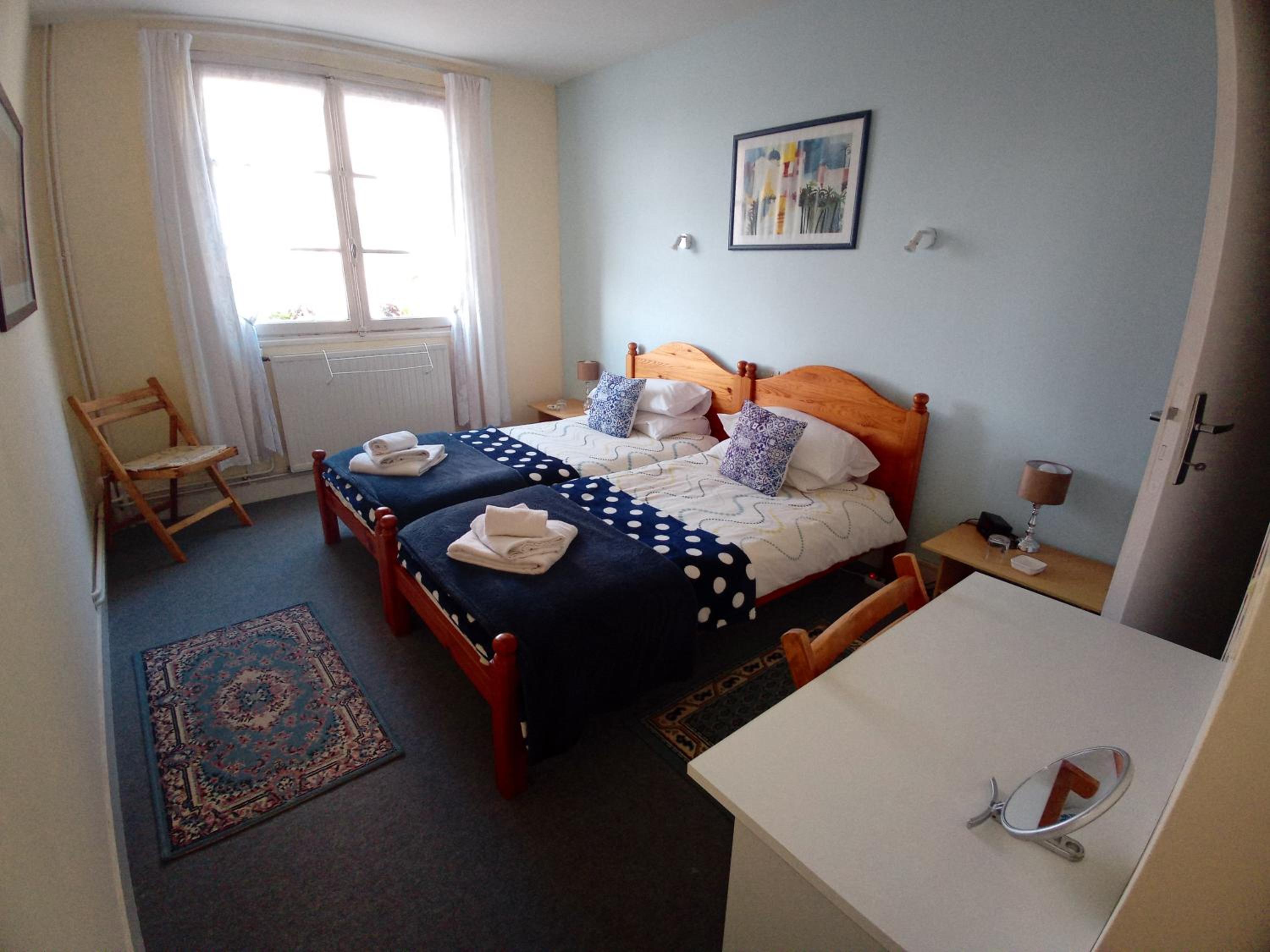 Twin Room with Bathroom photo 1