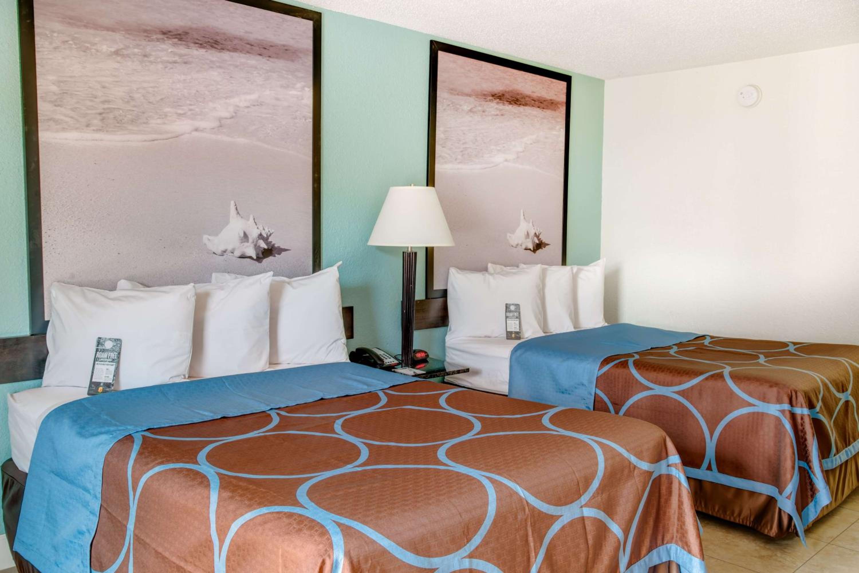 Deluxe Double Room with Two Double Beds - Non-Smoking - Photo 2