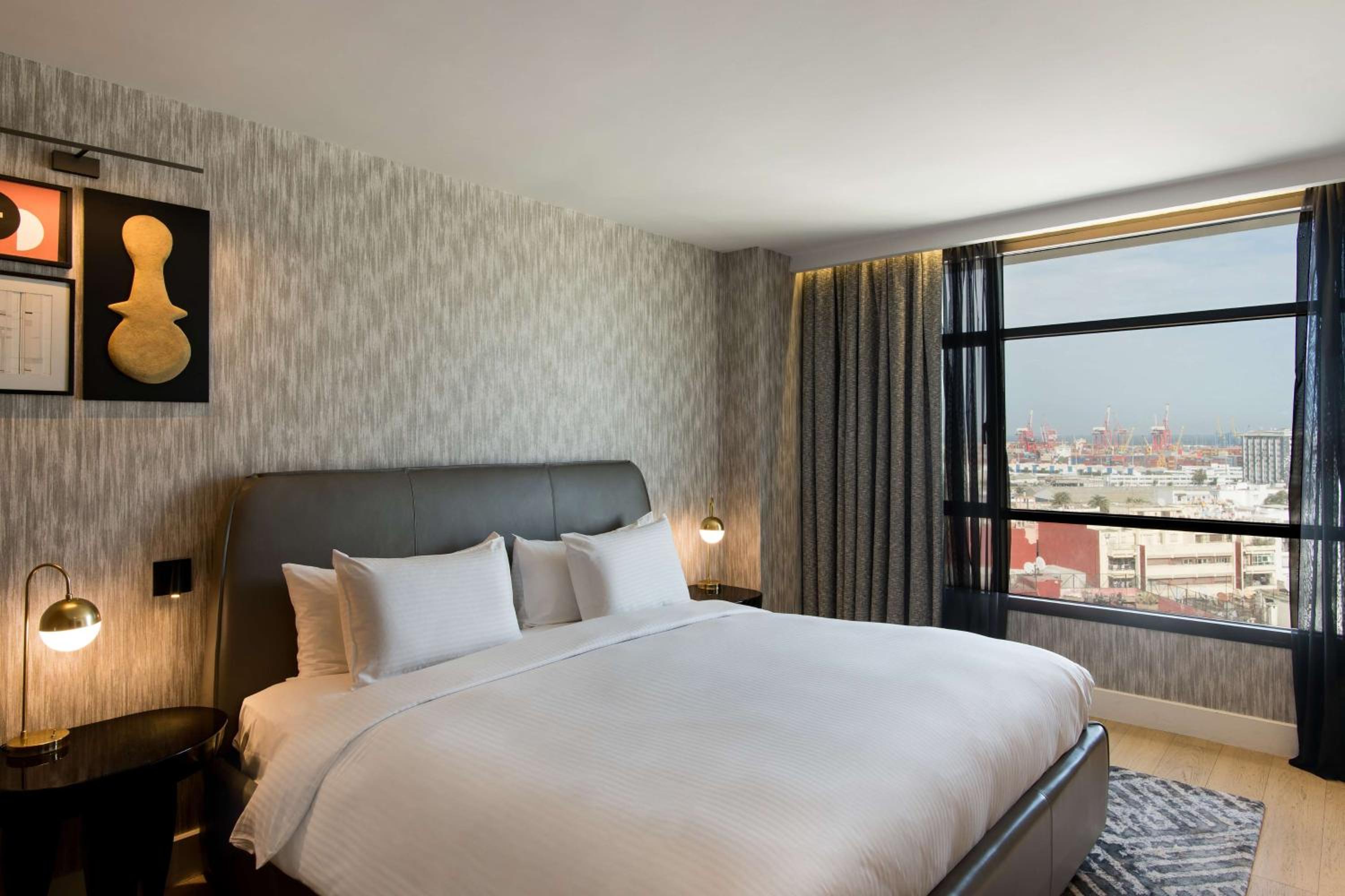 Superior Room Skyline - Photo 6