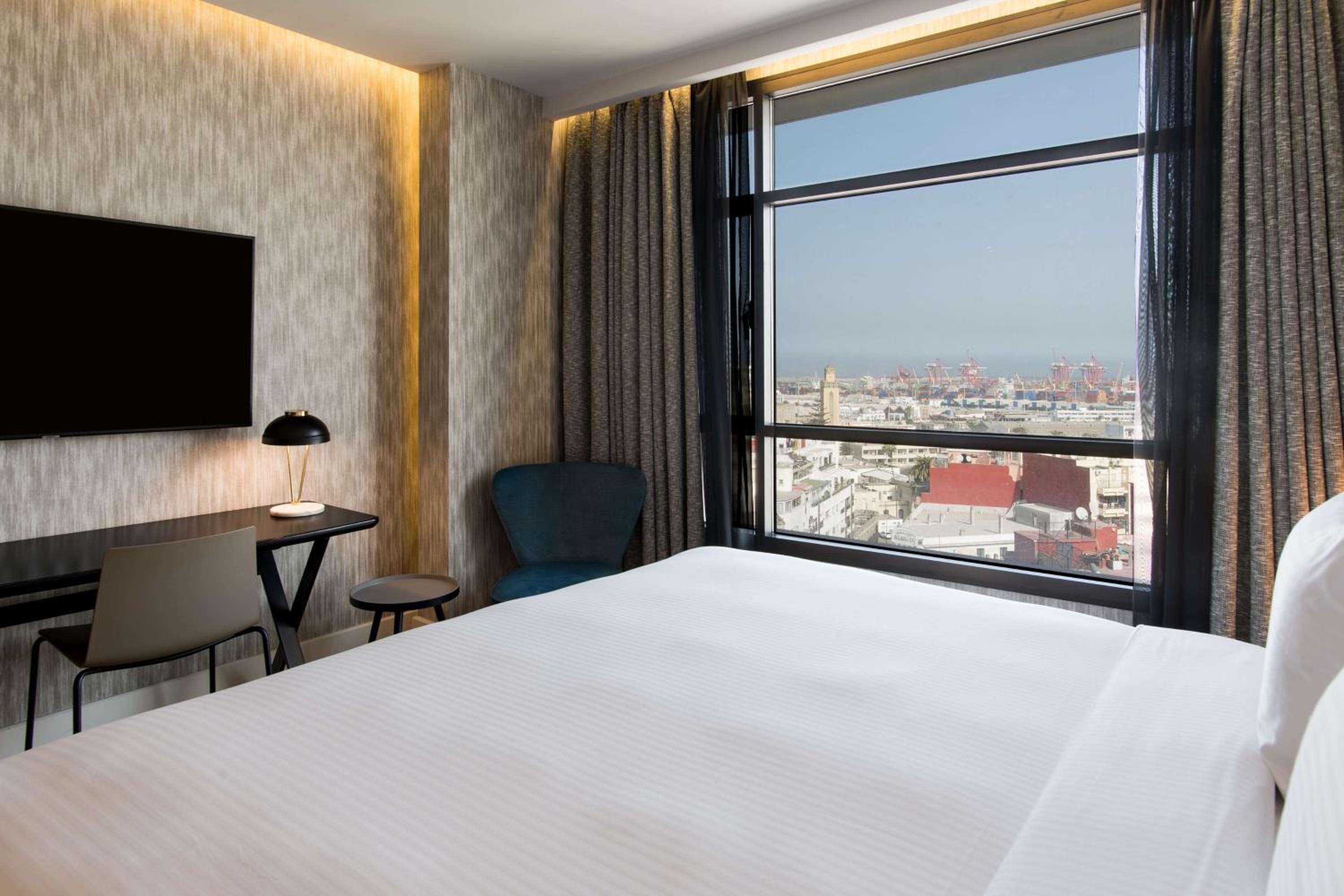 Superior Room Skyline - Photo 3