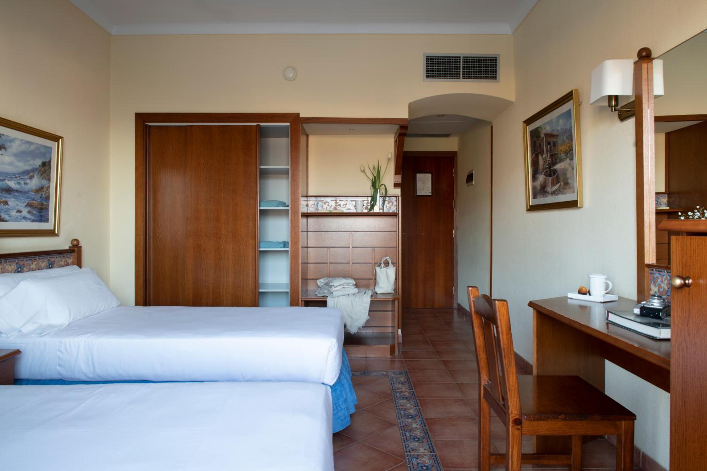 Standard Double Room - Photo 1
