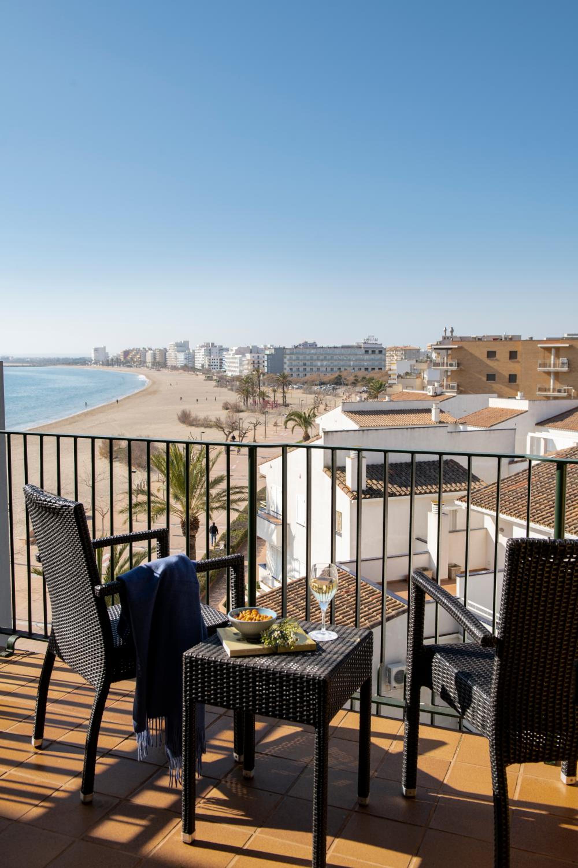 Double or Twin Room with Partial Sea View photo 3