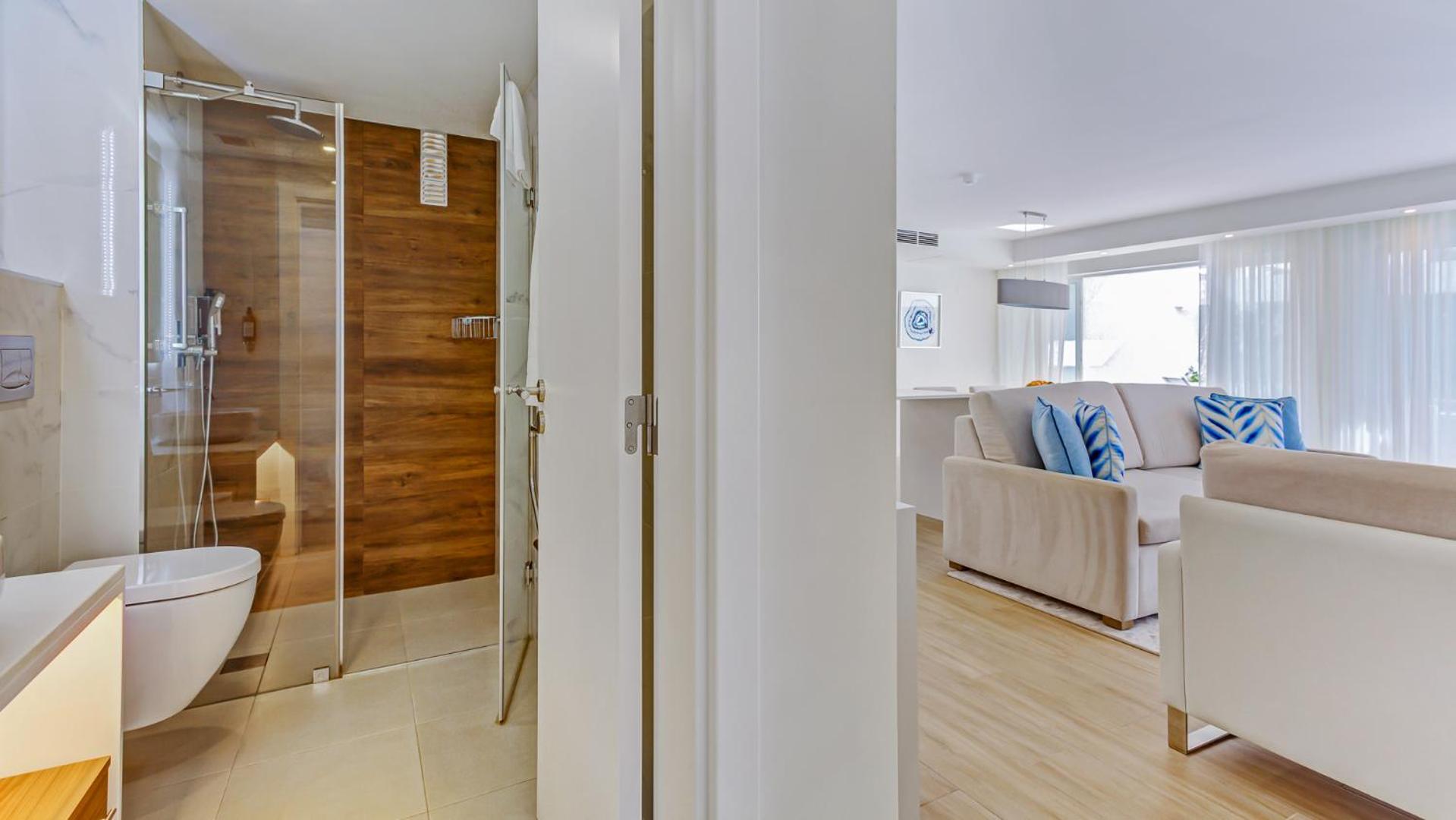 Two-Bedroom Apartment Sea View