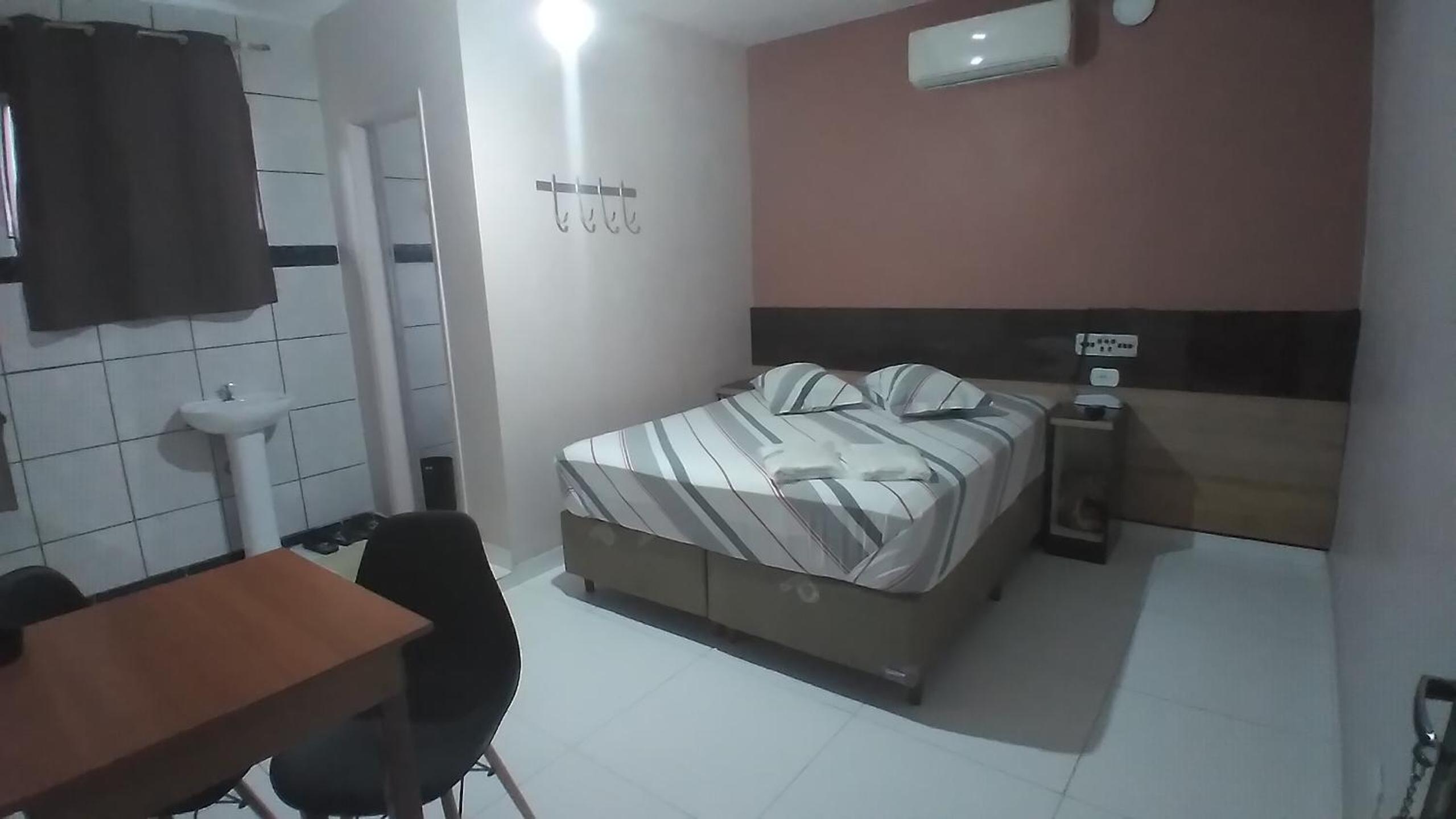 Standard Double Room - Photo 8