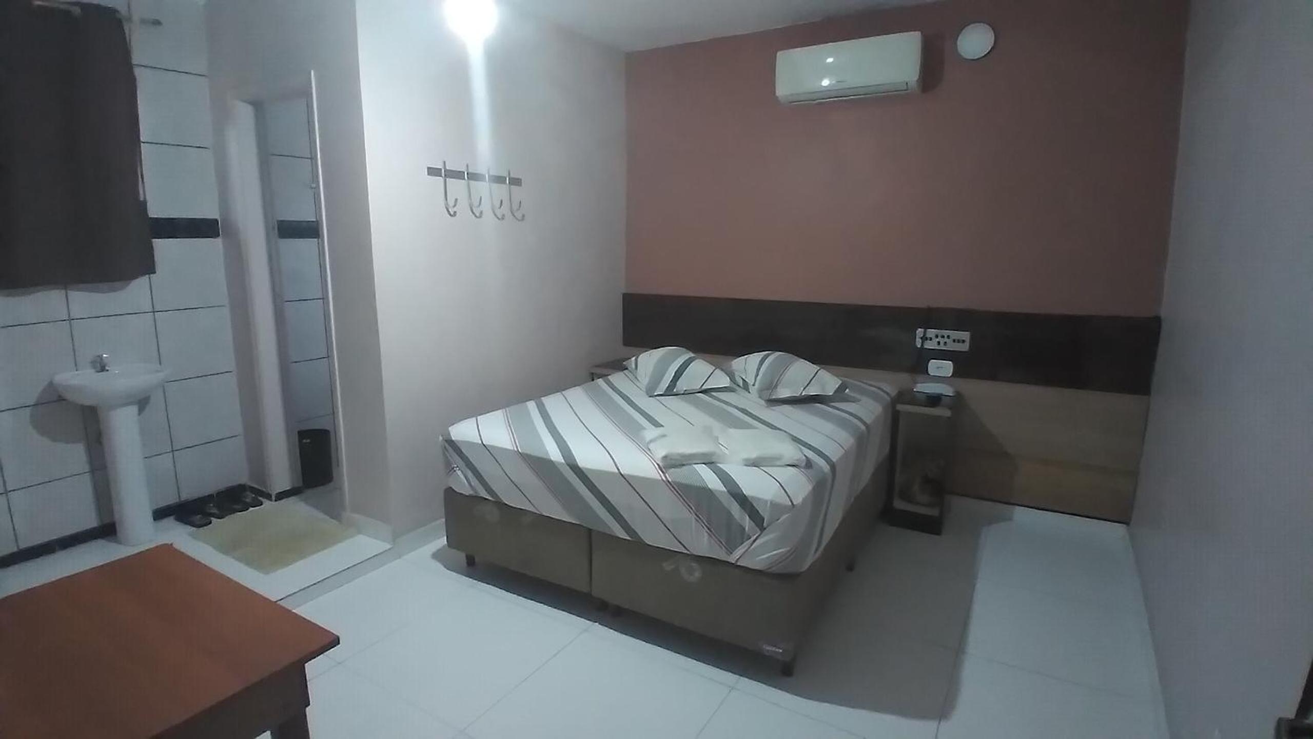 Standard Double Room - Photo 9