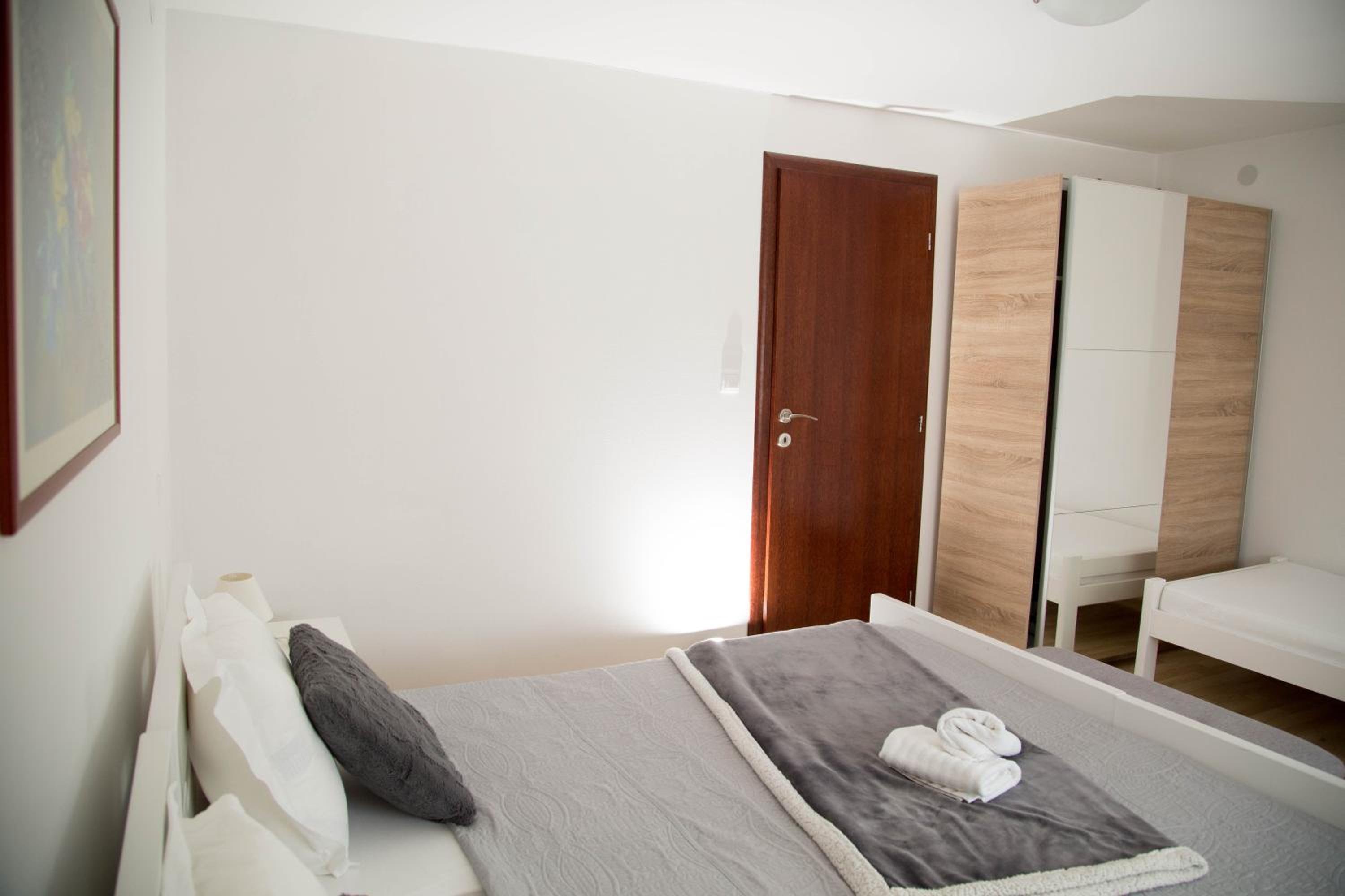 Apartment - Photo 2