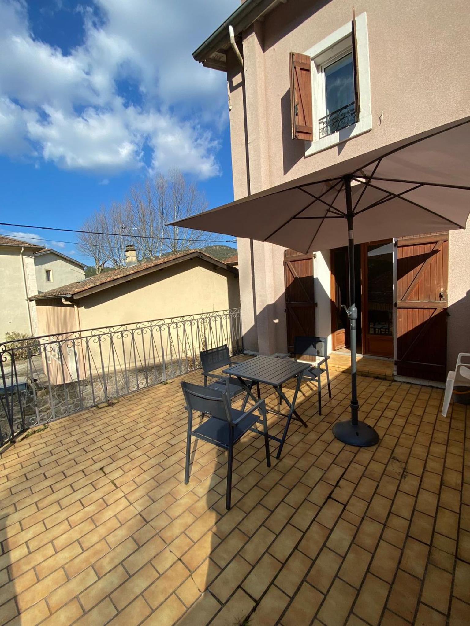 Apartment with Terrace ( 1st Floor )