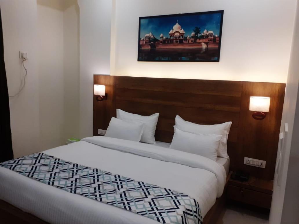 Executive Suite - Photo 1