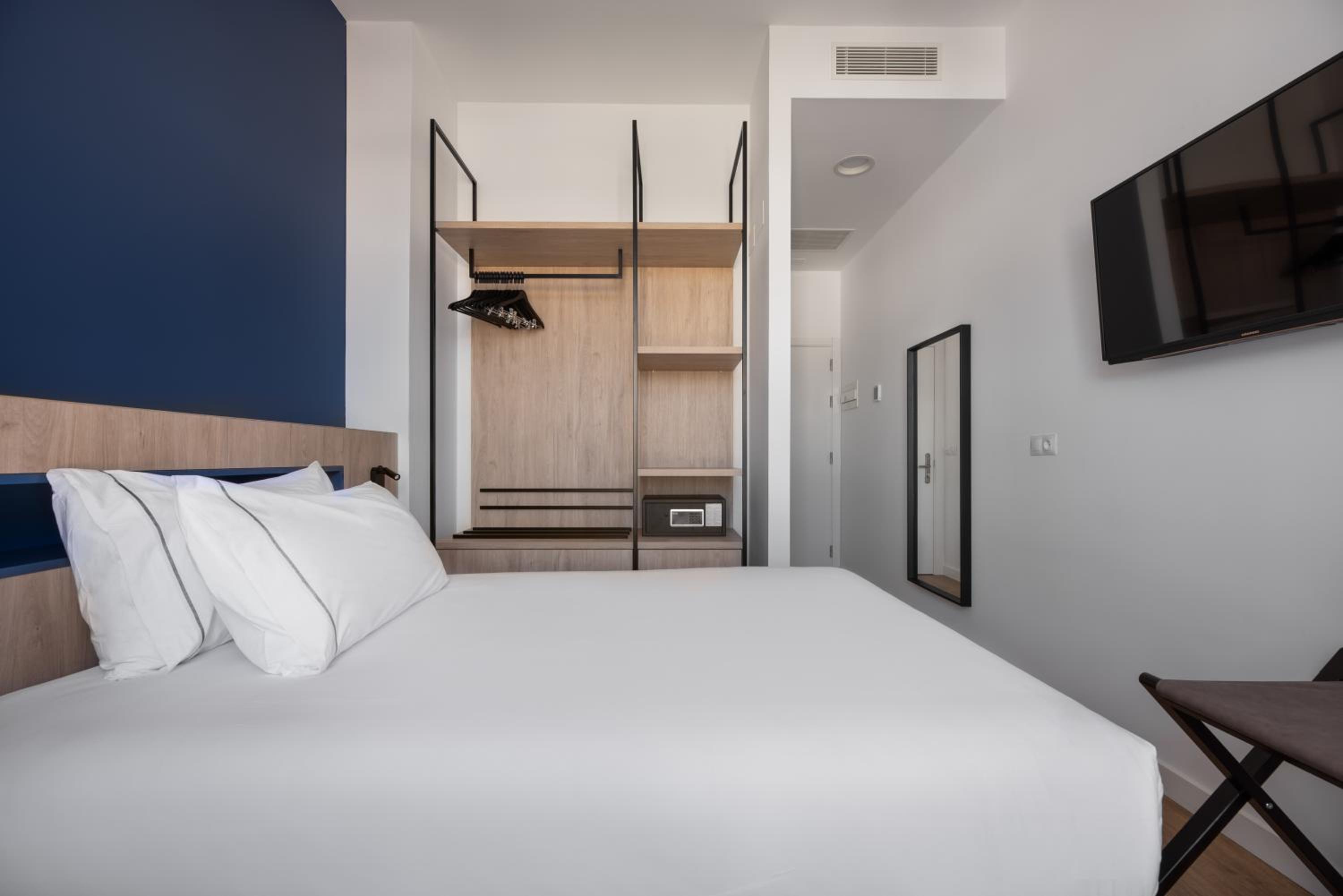 Deluxe Double Room with Sea View - Photo 1