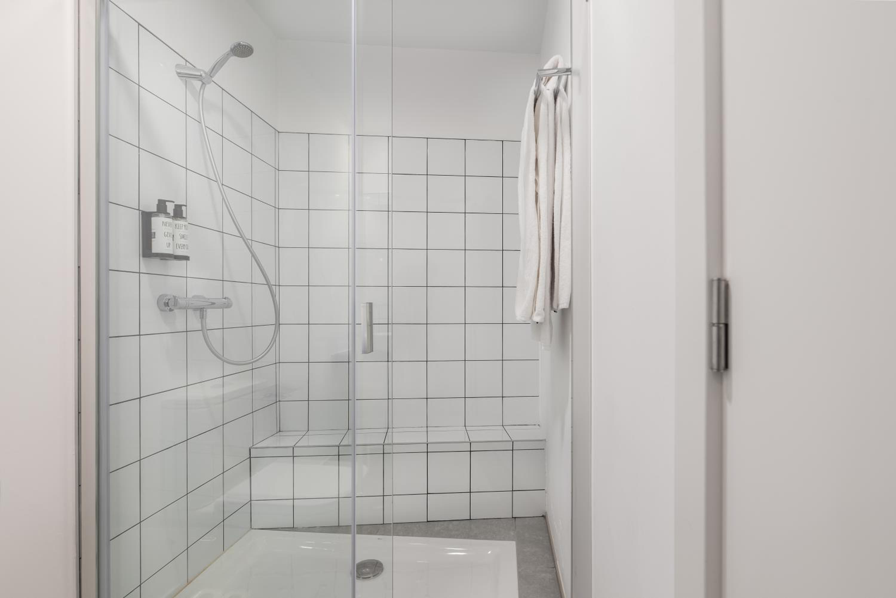 Double Room - Photo 6