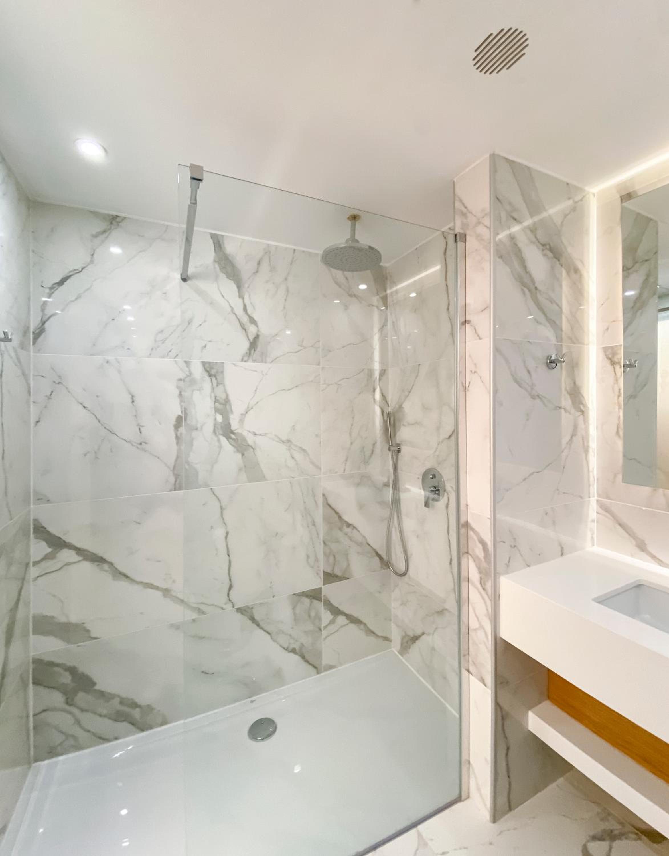 Superior Double or Twin Room with City View - Photo 5