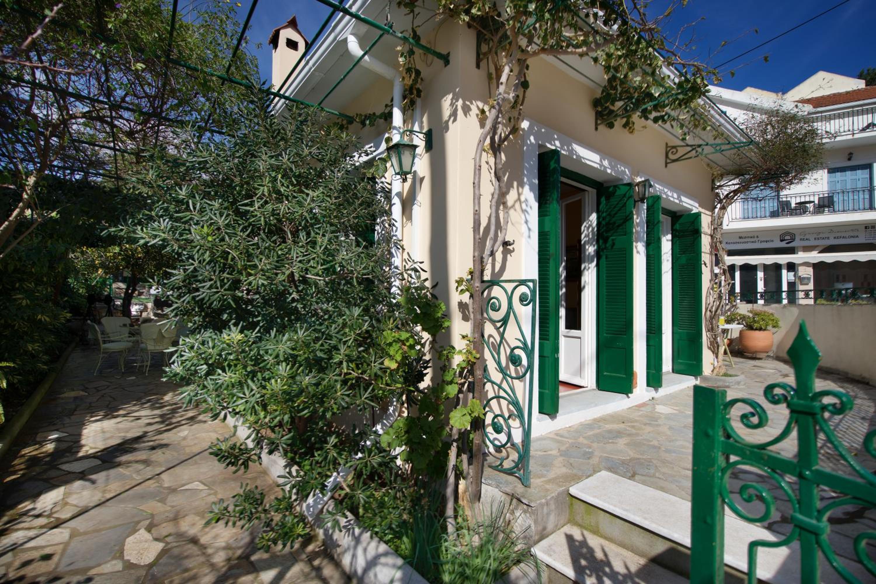 Two-Bedroom House photo 2