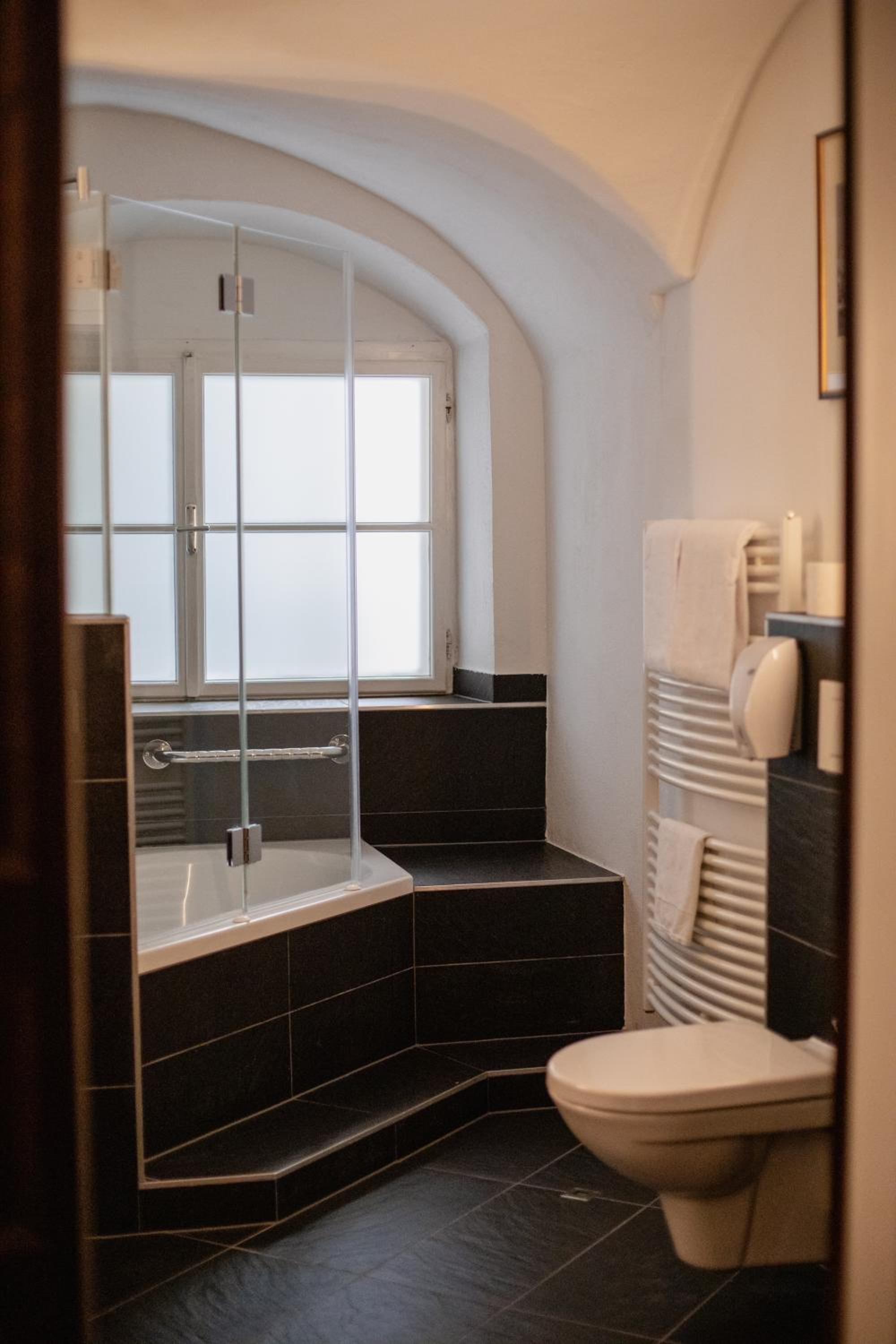 Luxury Apartment - Photo 7