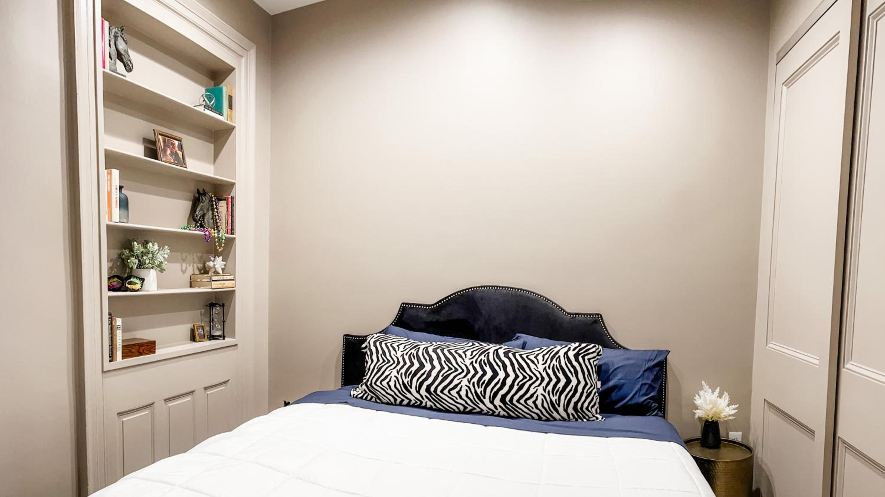 Two-Bedroom Apartment with Balcony - Photo 9