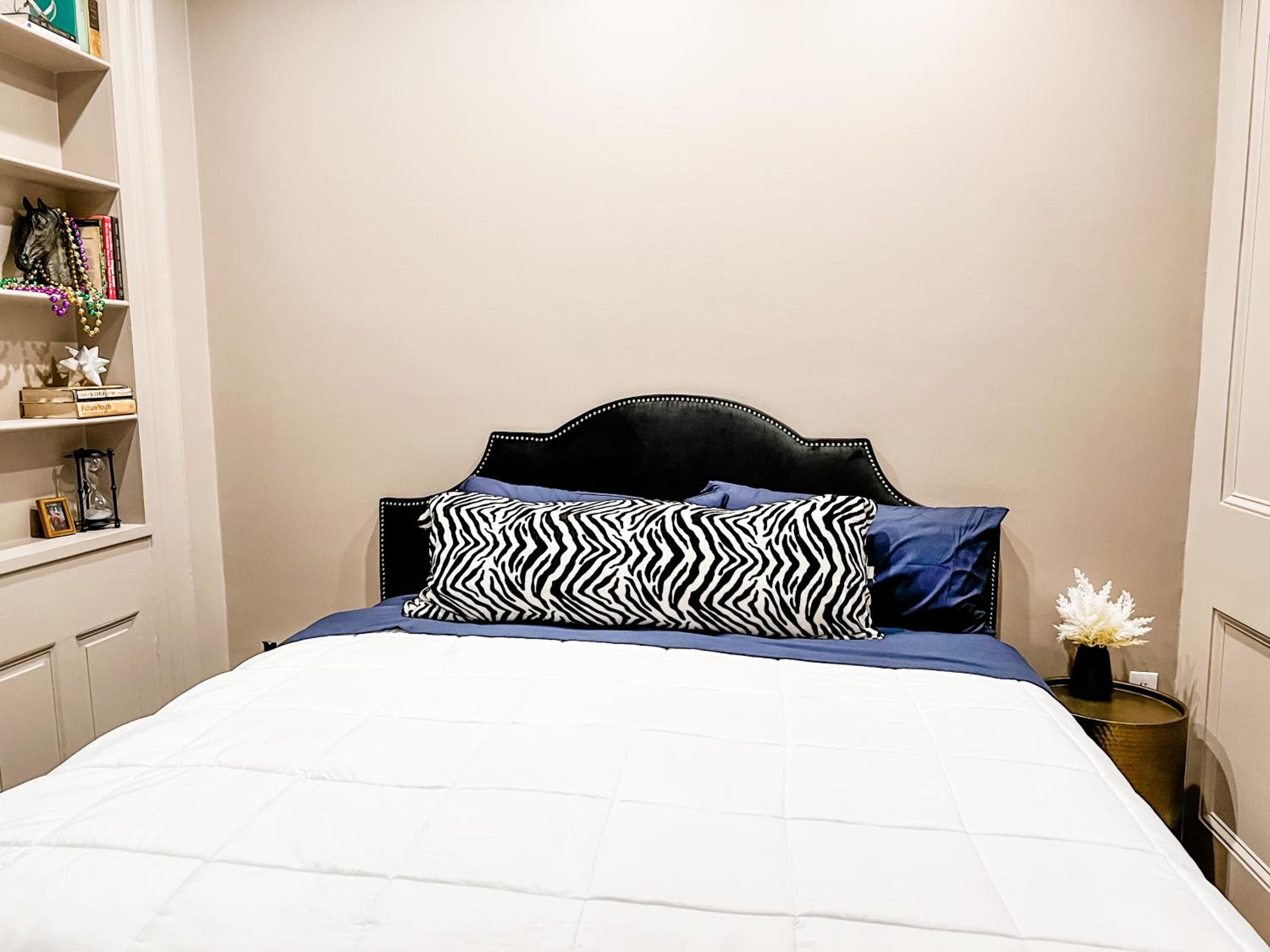 Two-Bedroom Apartment with Balcony - Photo 8