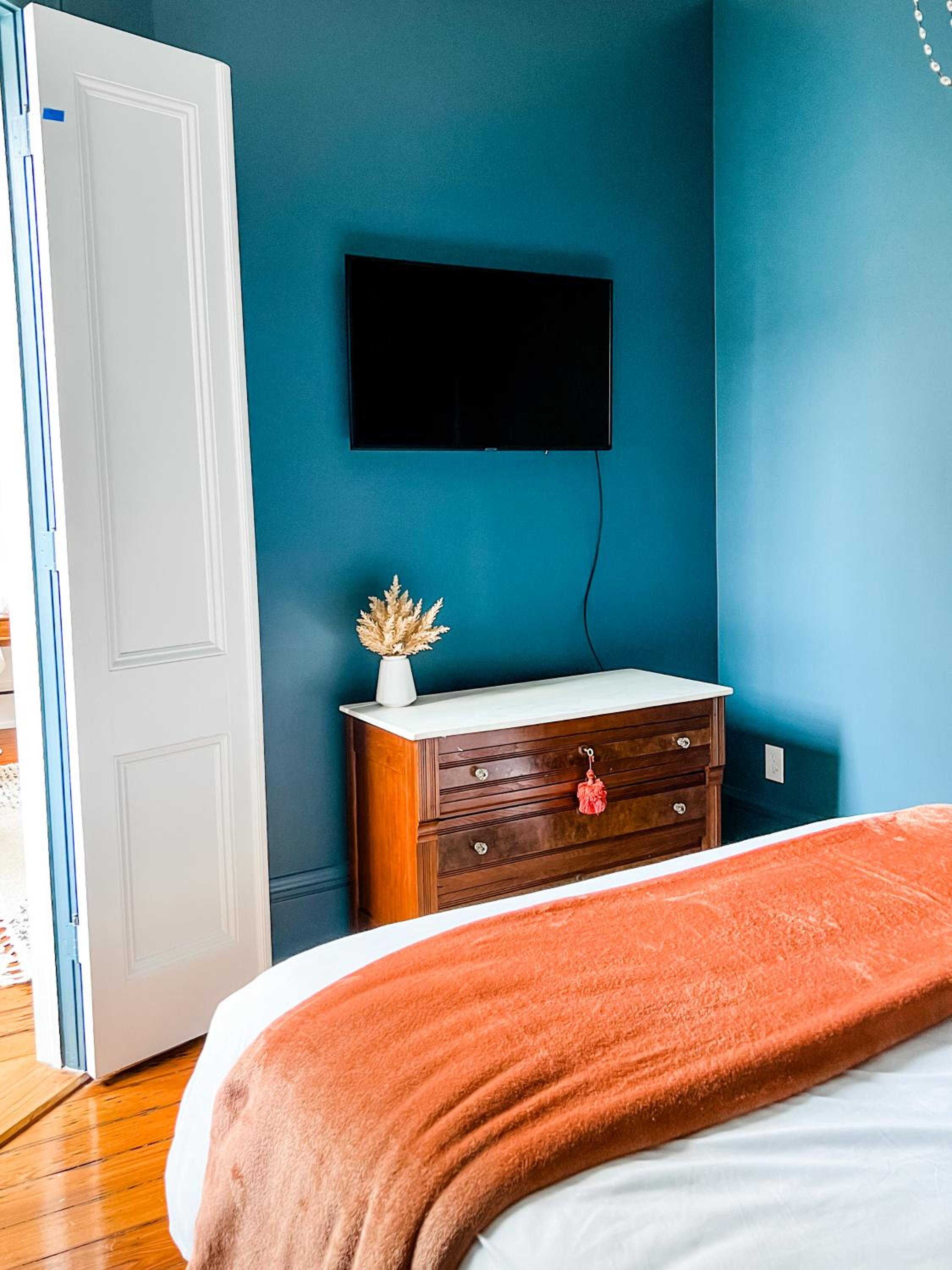 Two-Bedroom Apartment with Balcony - Photo 11