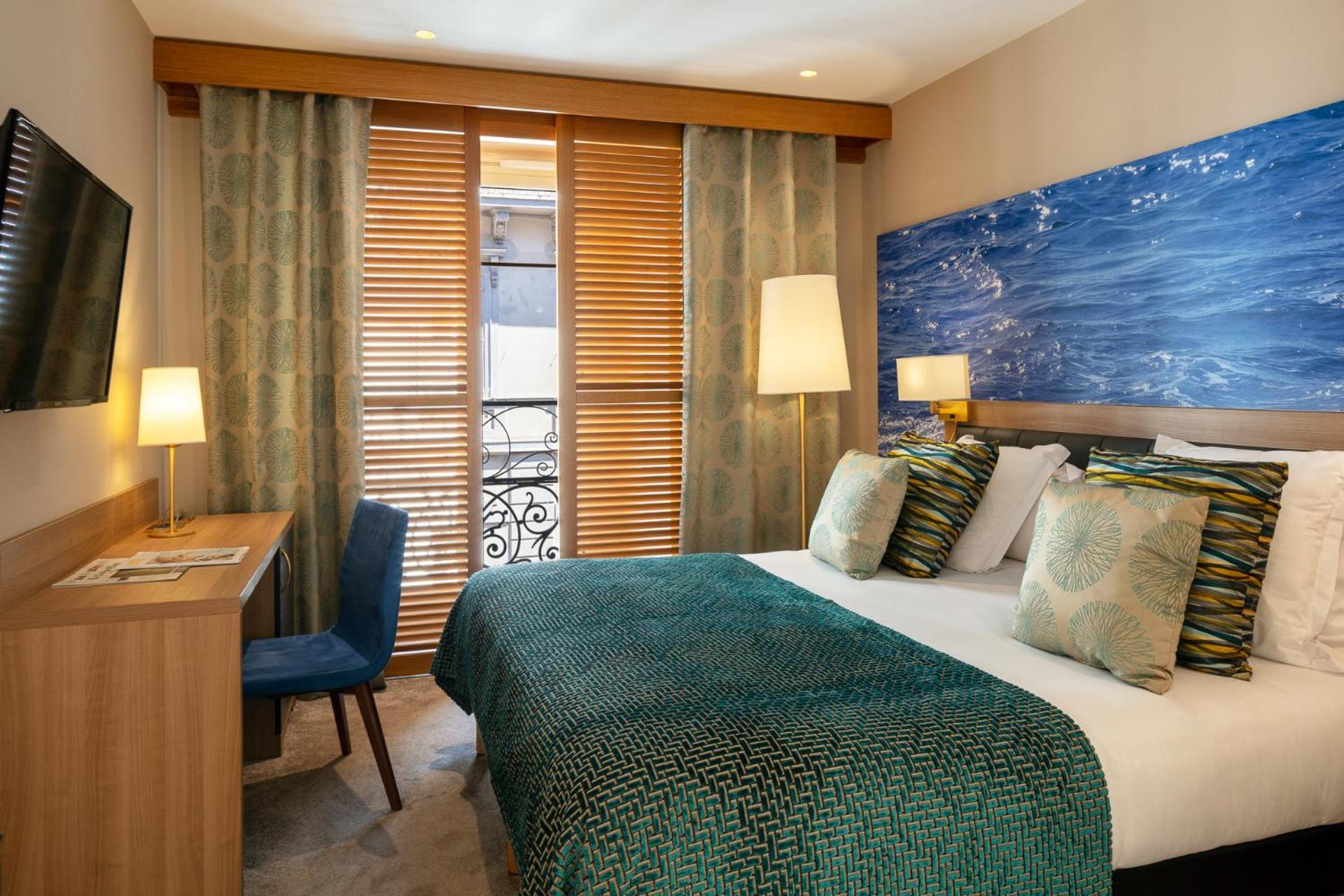 Superior Room City View - Photo 8