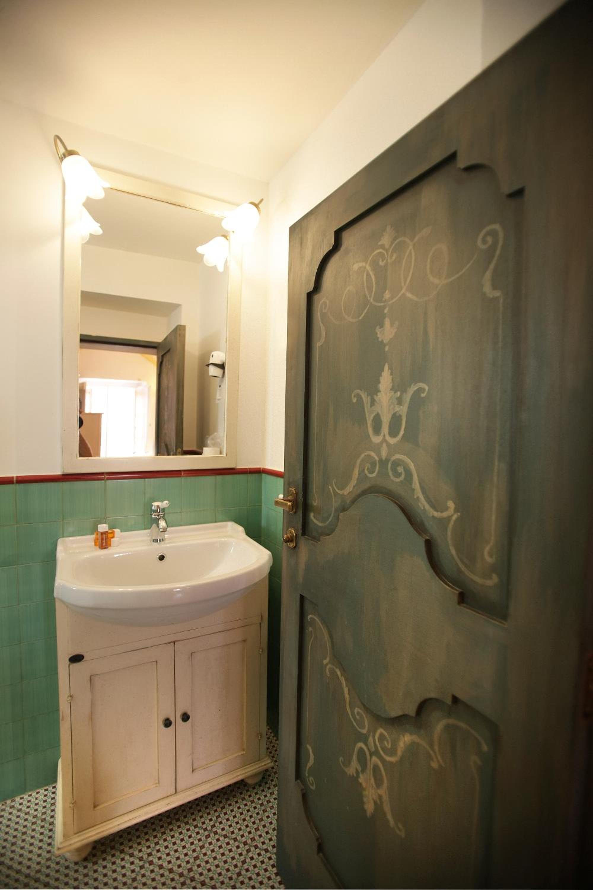 Deluxe Double Room - Photo 3