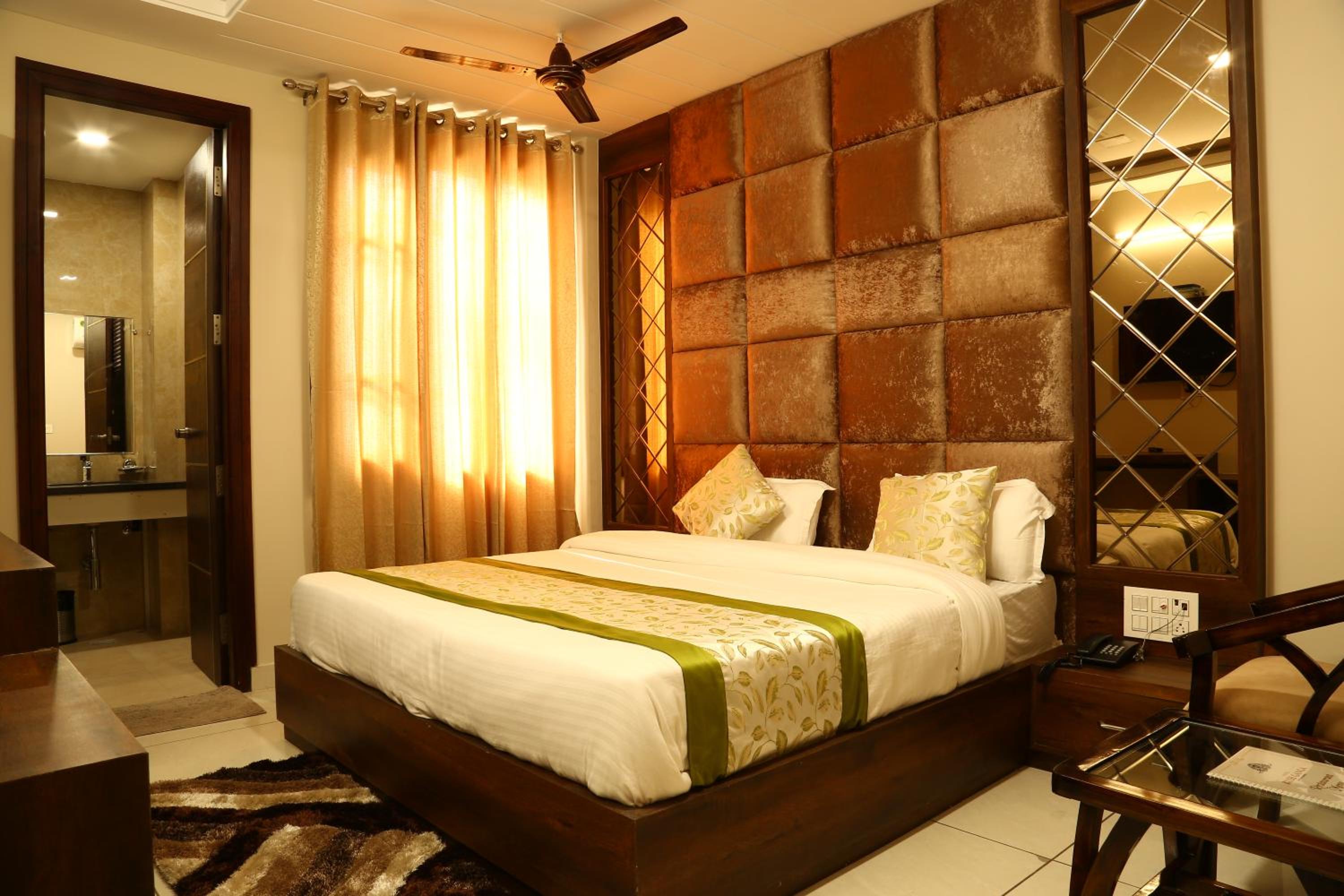 Deluxe Double Room - Photo 8