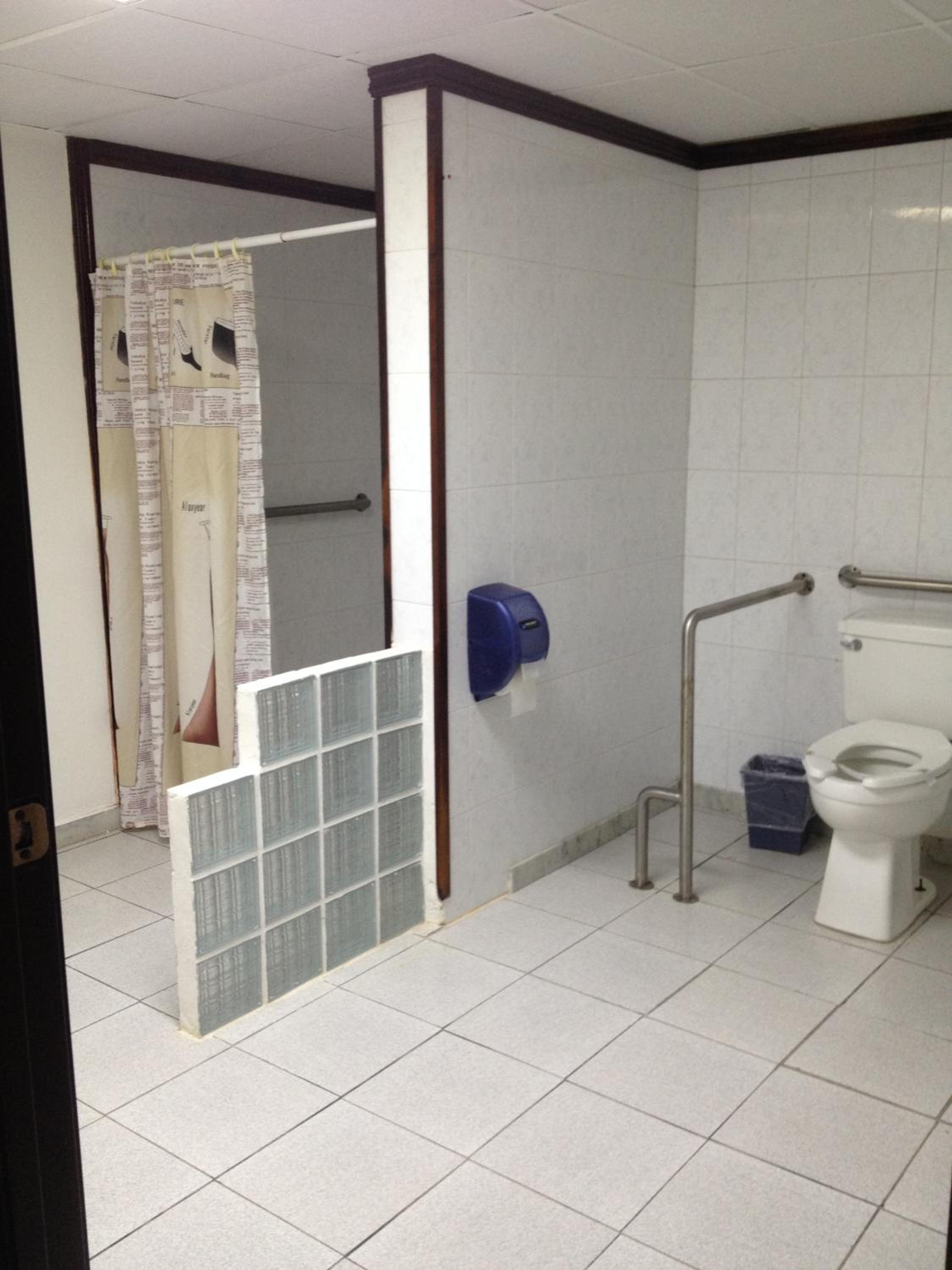 Quadruple Room - Disability Access photo 3