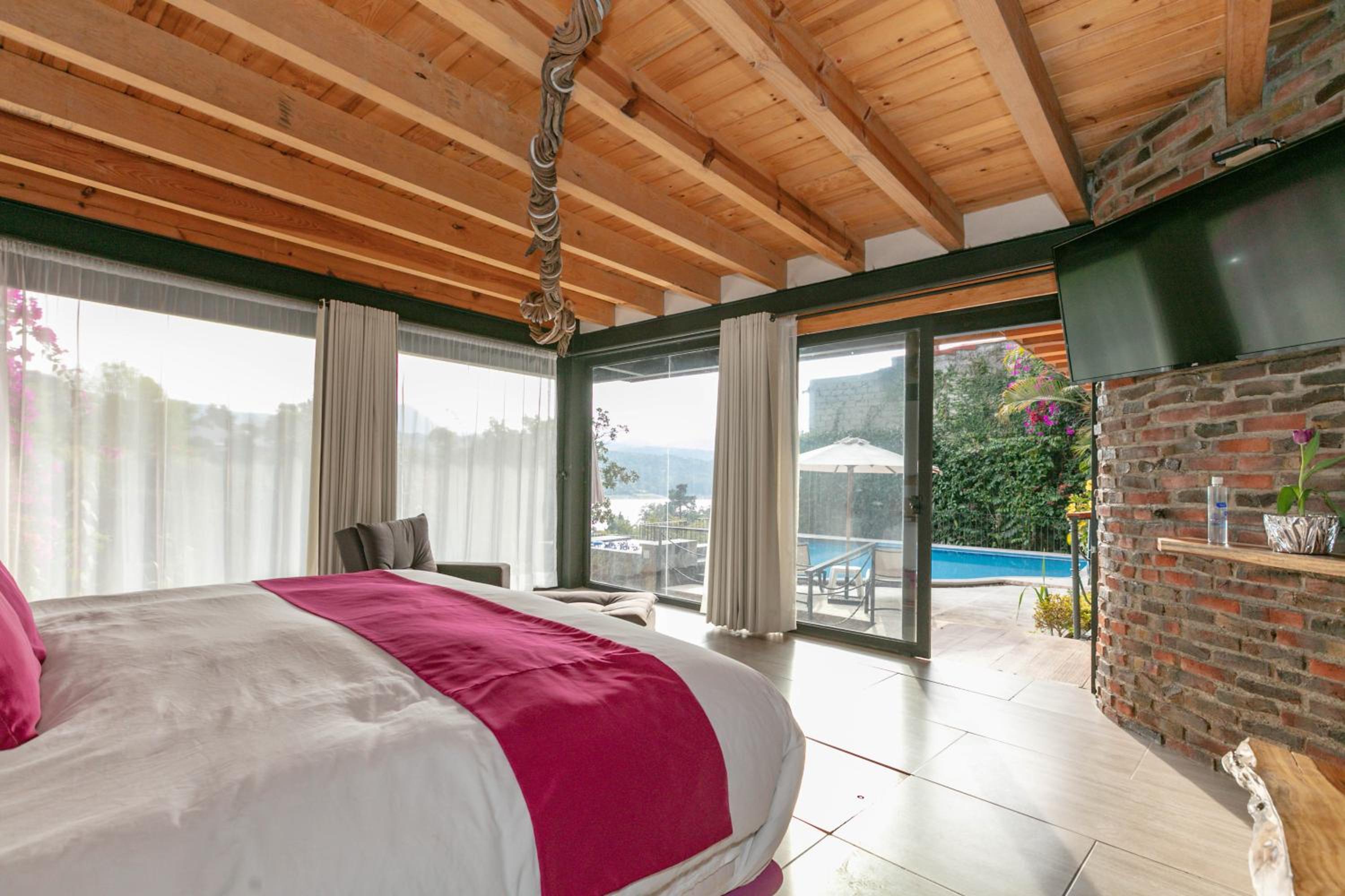 Deluxe Double or Twin Room with Lake View - Photo 6