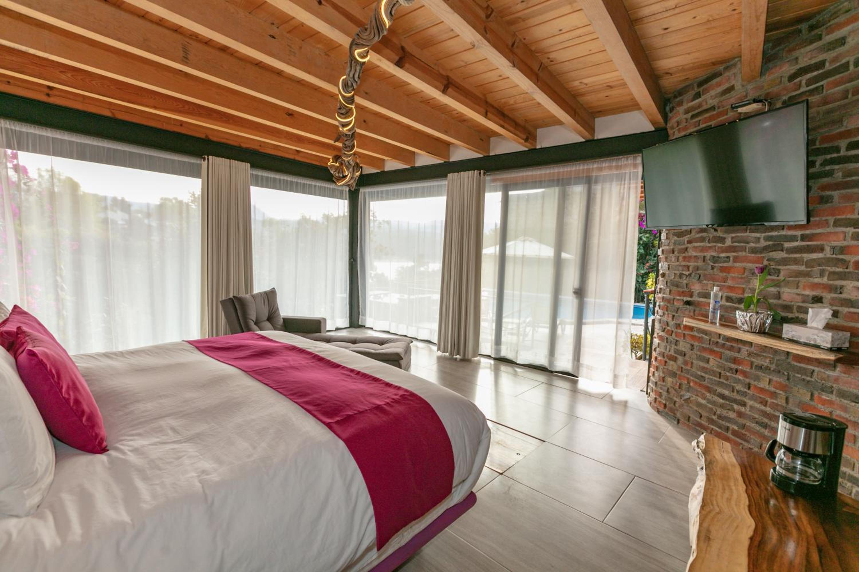Deluxe Double or Twin Room with Lake View - Photo 5