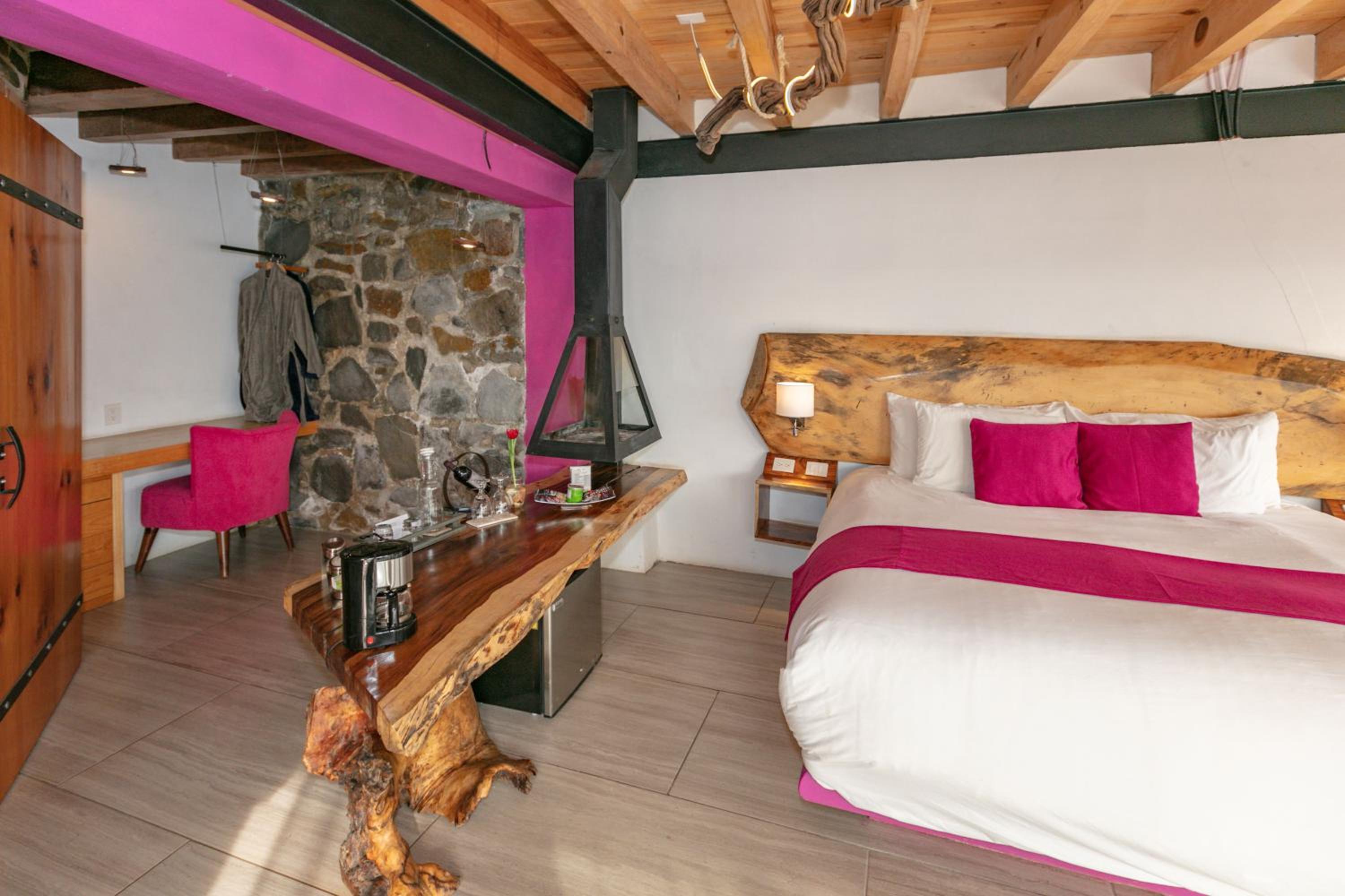 Deluxe Double or Twin Room with Lake View - Photo 4