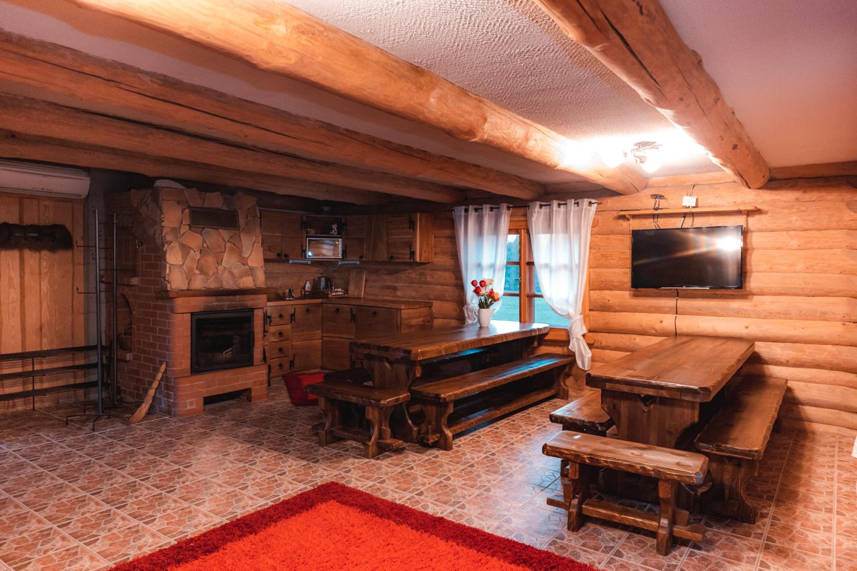 Seven-Bedroom House - Photo 46