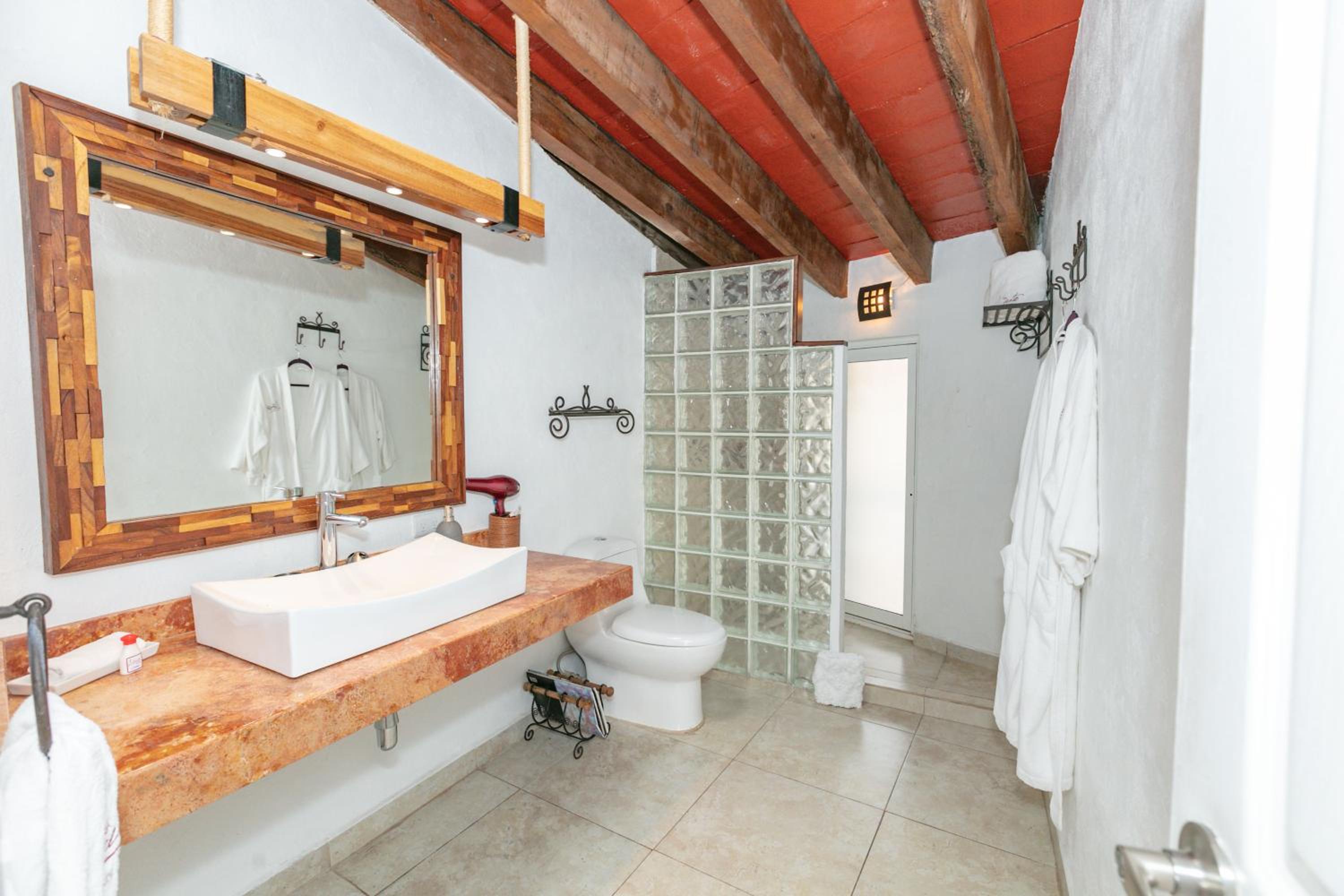 Deluxe Twin Room with Sea View - Photo 14
