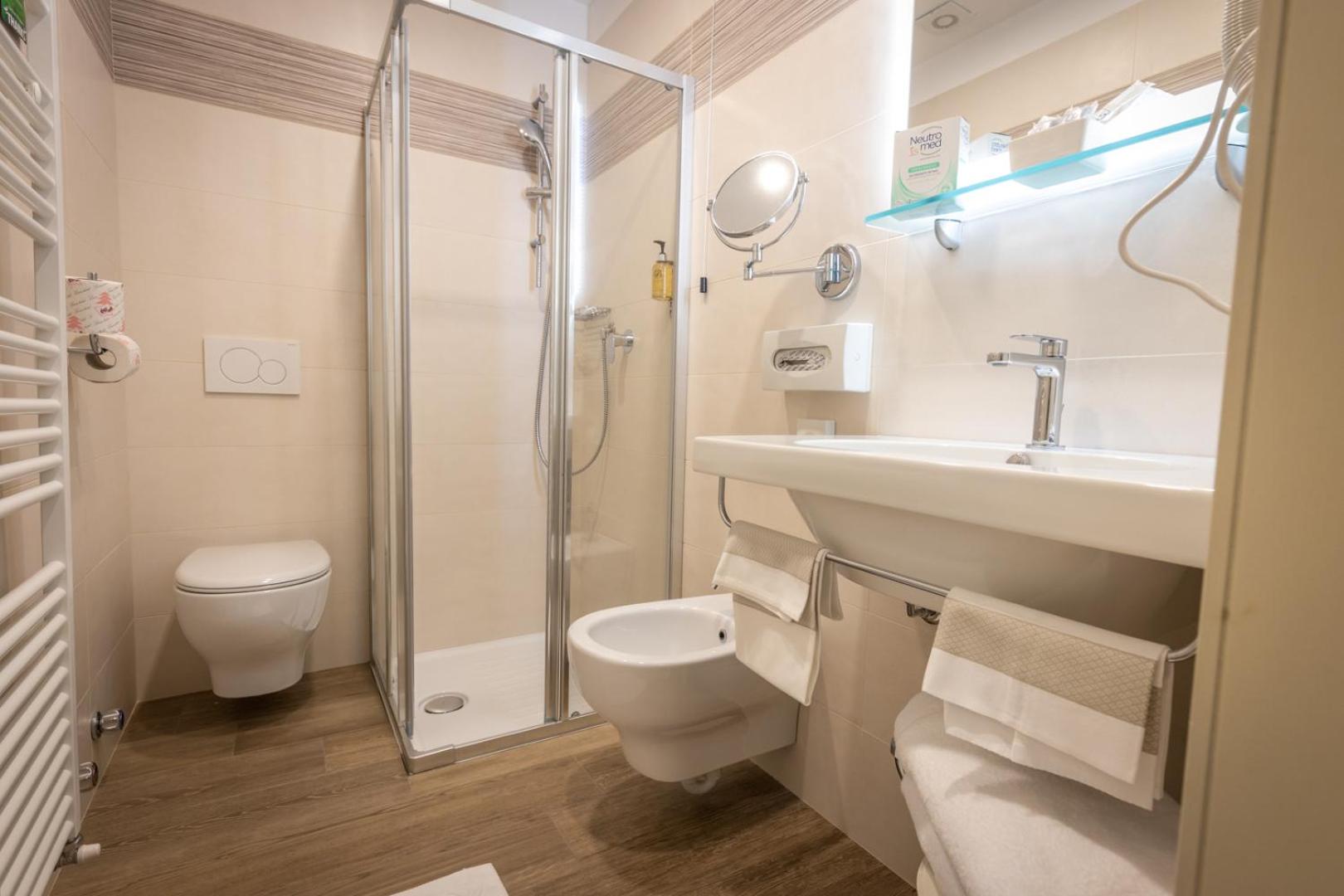 Triple Room - Photo 9