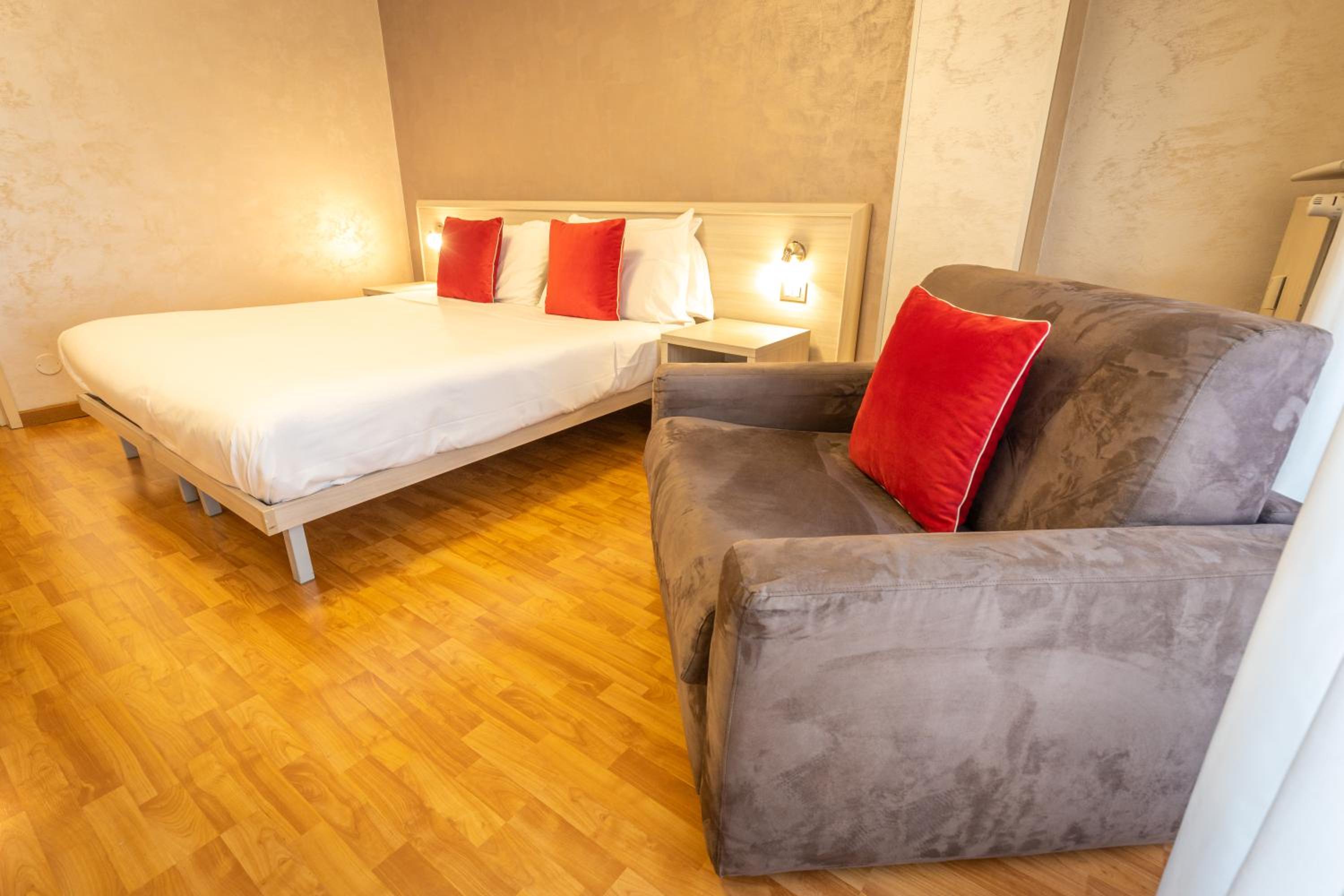 Triple Room - Photo 12