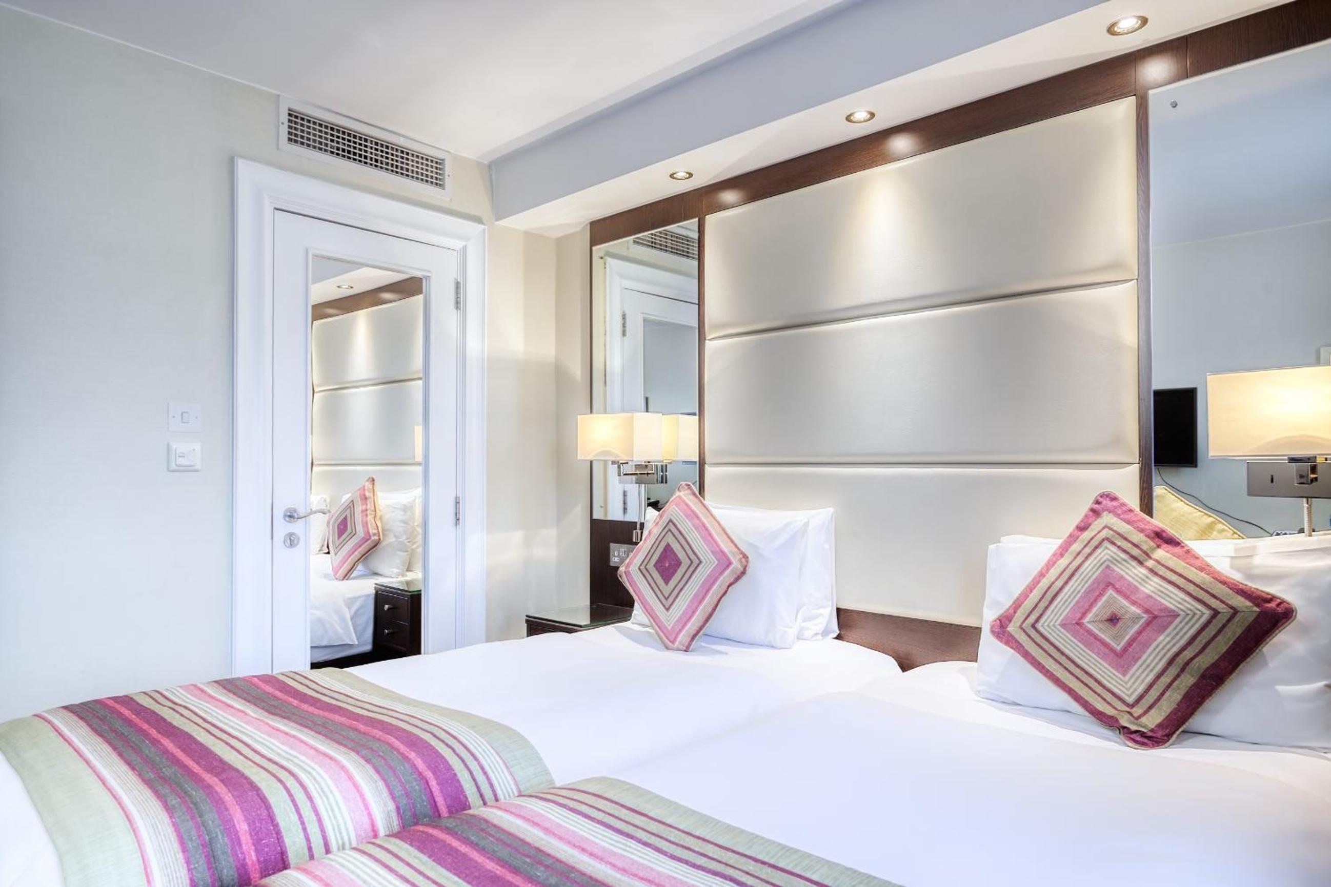 Deluxe Twin Room photo 2