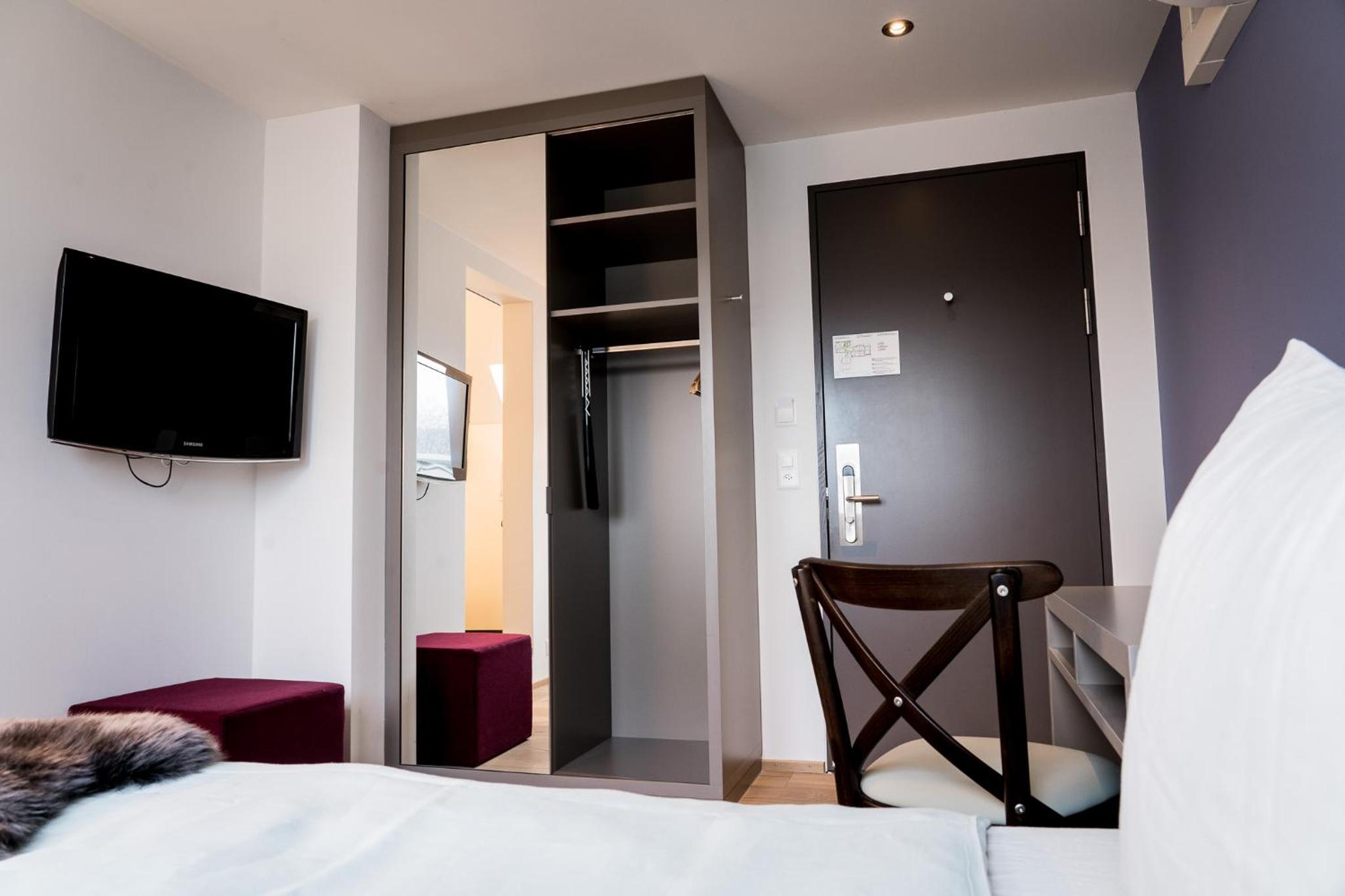Single Room with Bathroom photo 3