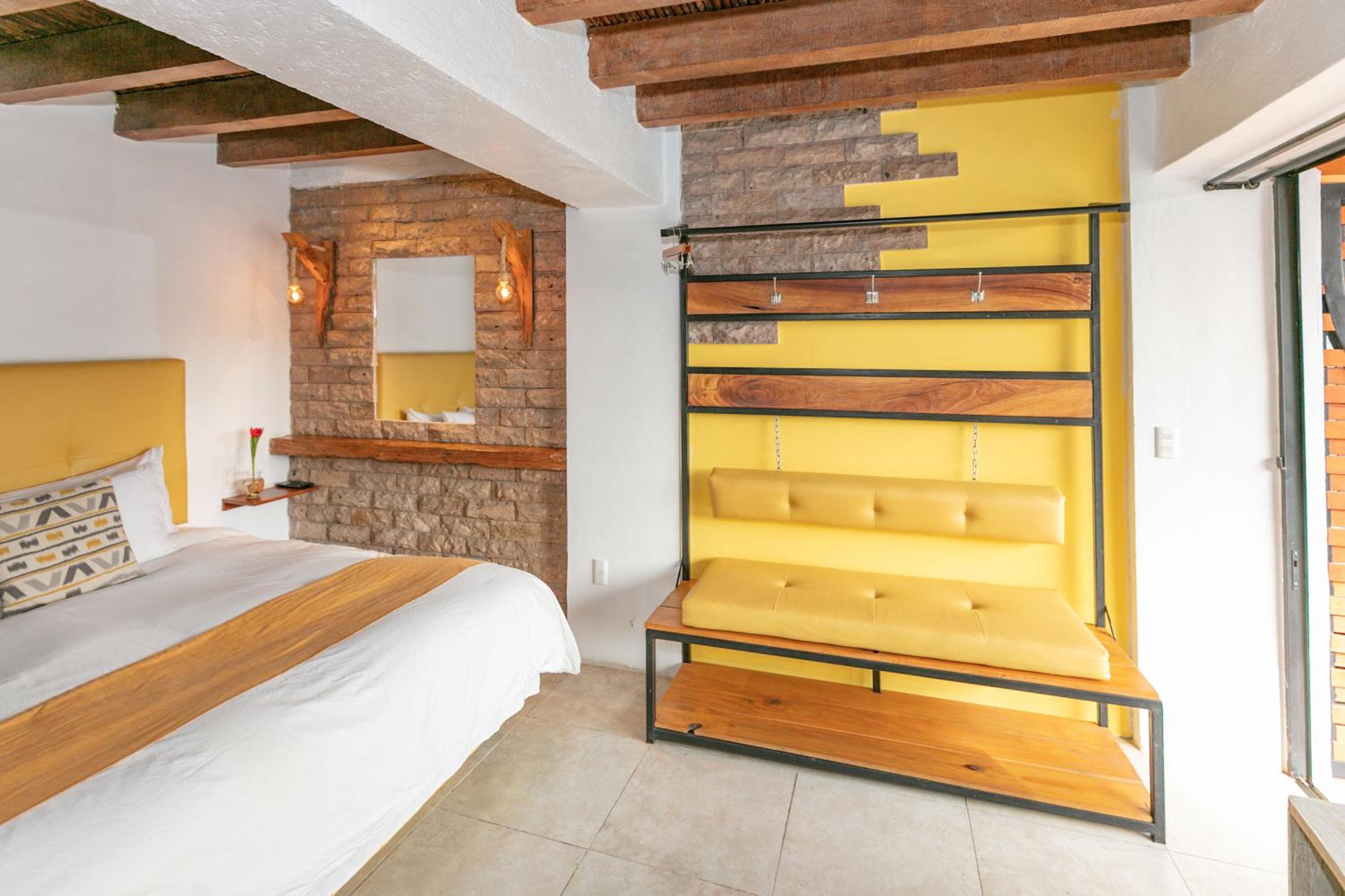 Double Room with Balcony and Sea View - Photo 8