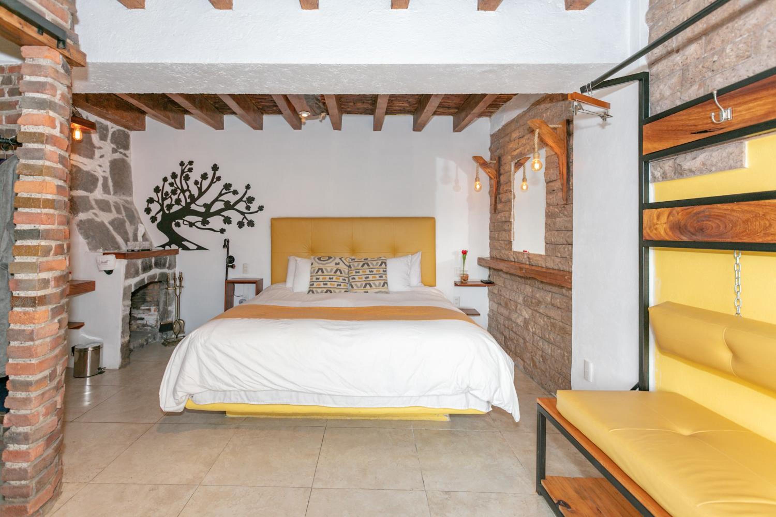 Double Room with Balcony and Sea View - Photo 10