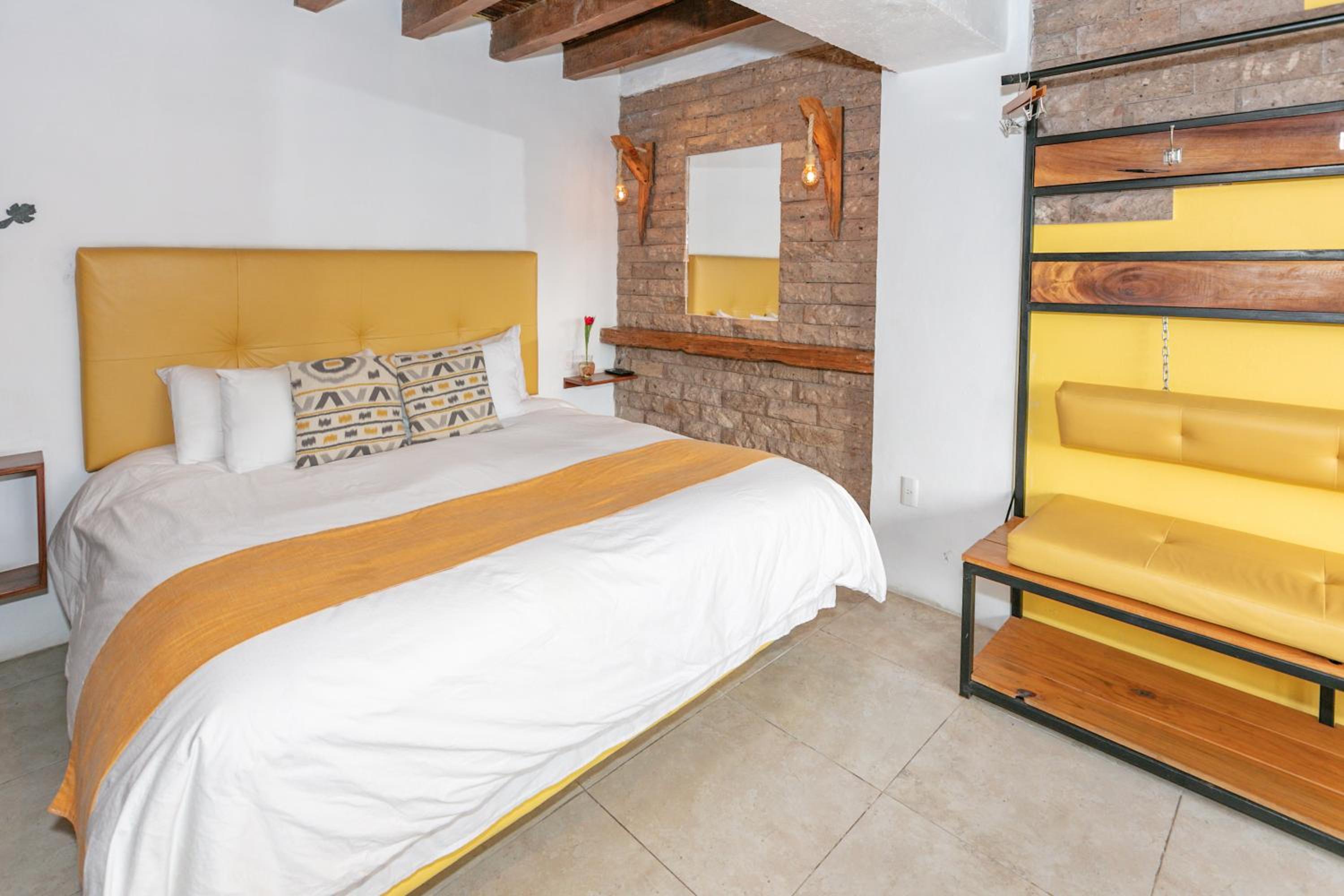 Double Room with Balcony and Sea View - Photo 16