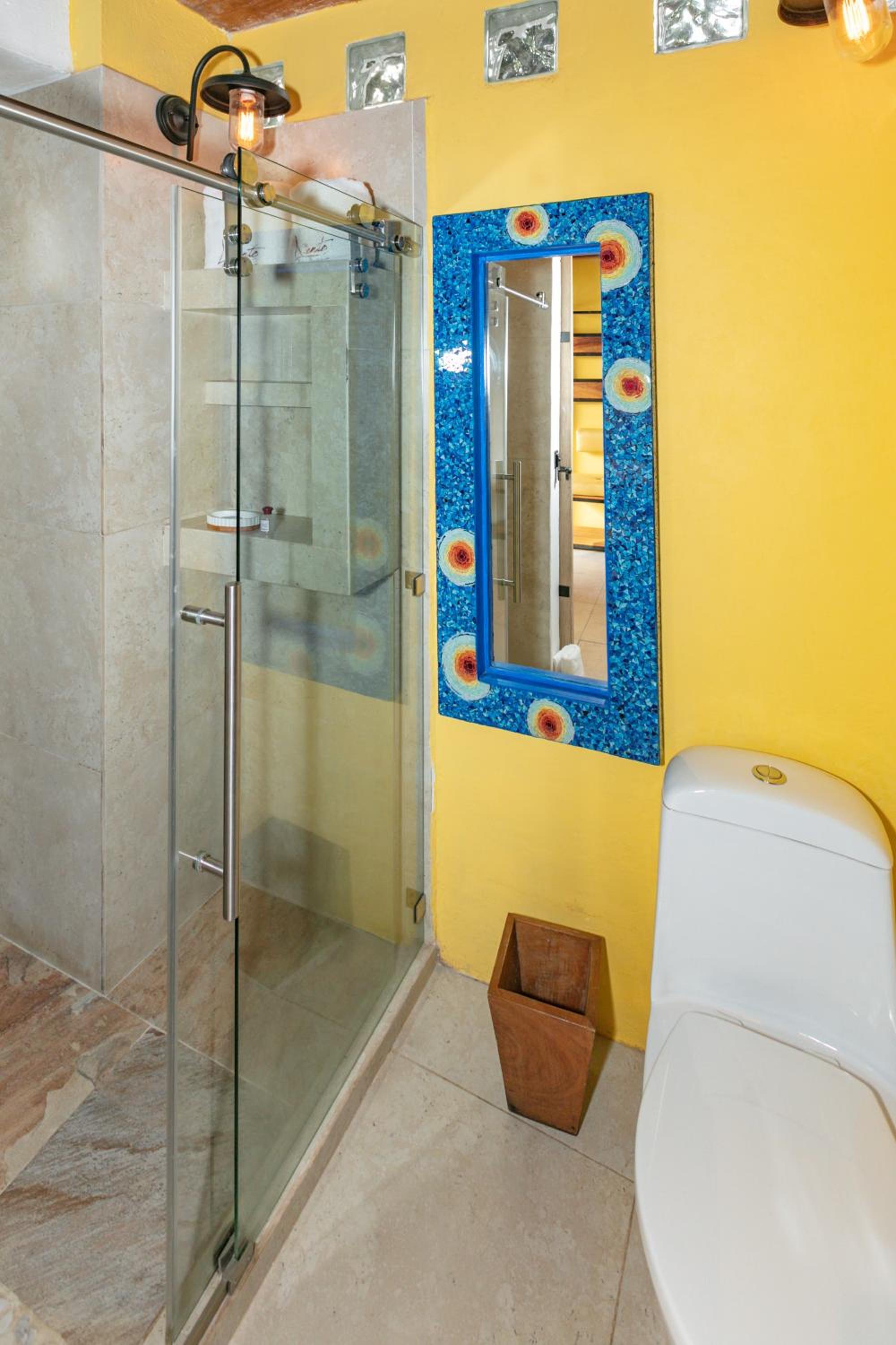 Double Room with Balcony and Sea View - Photo 15