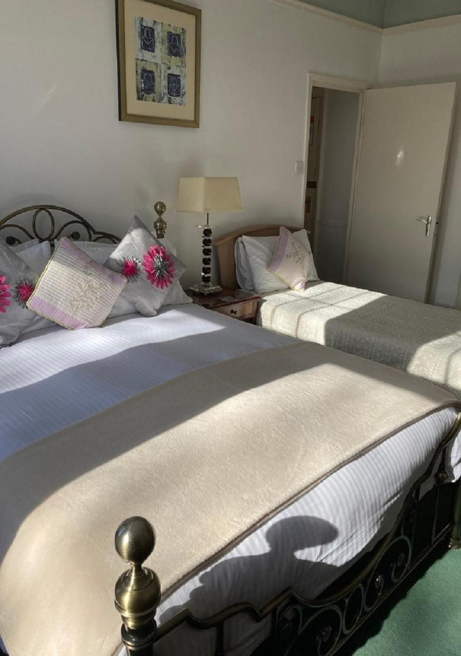 Deluxe Double Room (2 Adults + 1 Child) photo 2