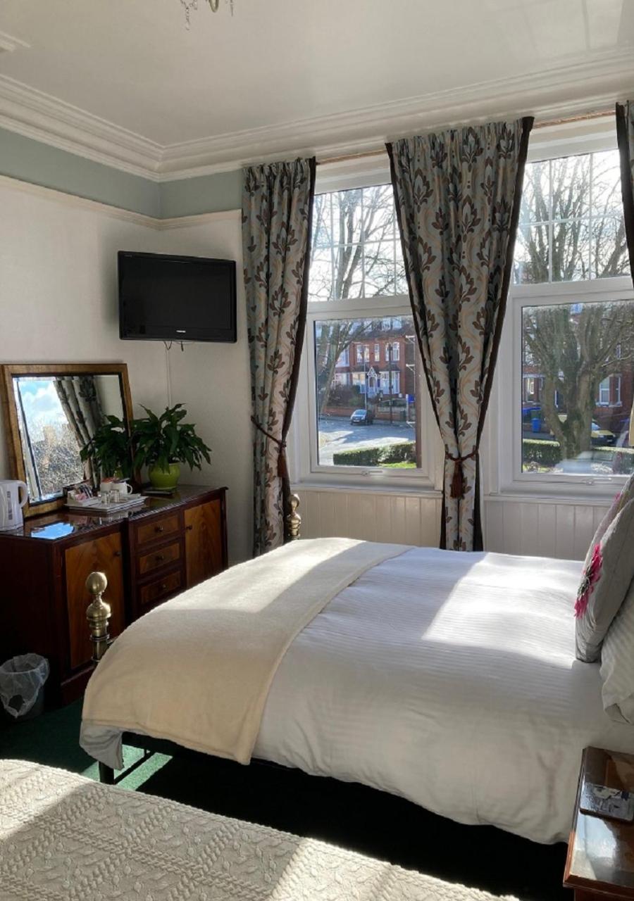 Deluxe Double Room (2 Adults + 1 Child) photo 3