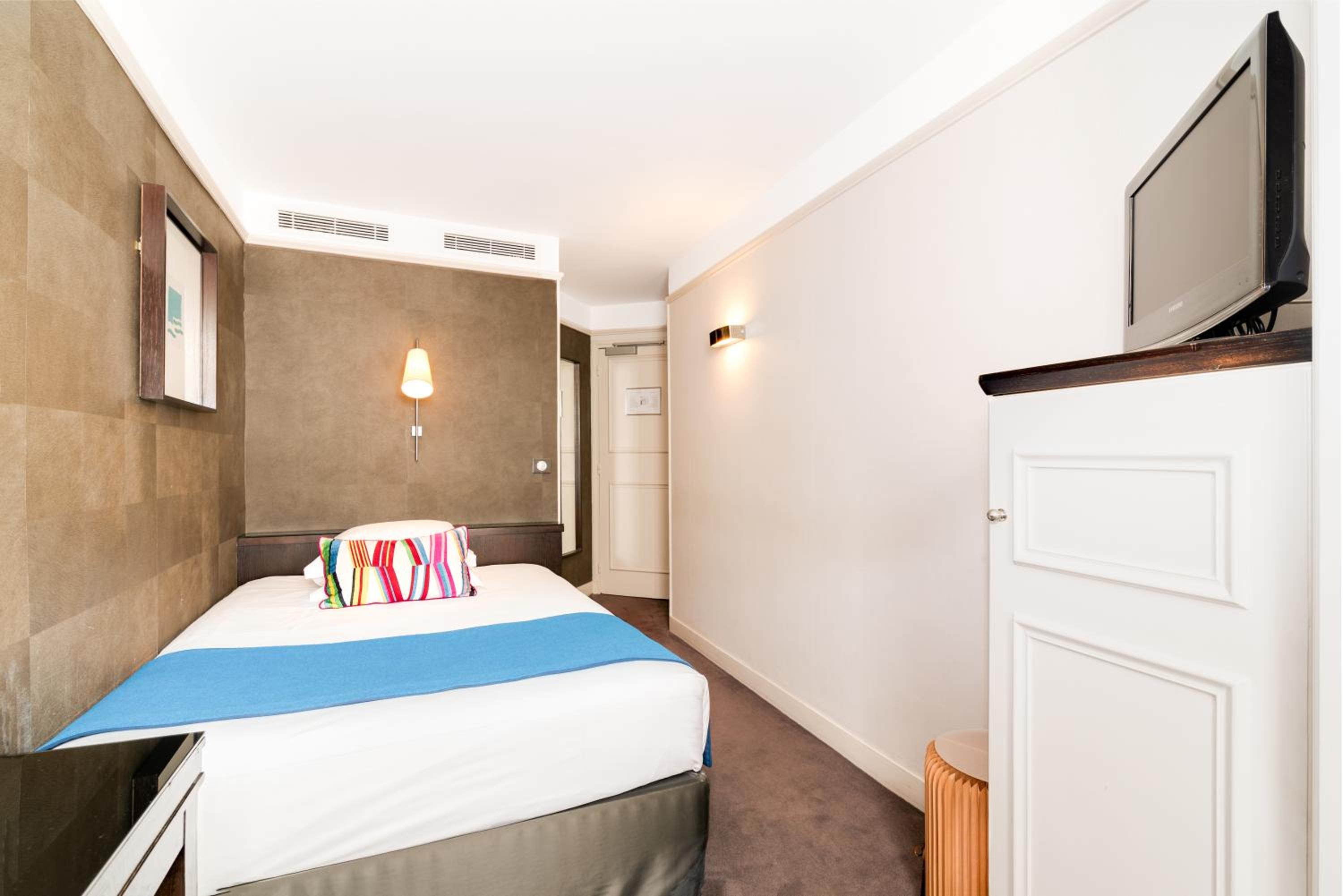 Single Room with Bath 13m2