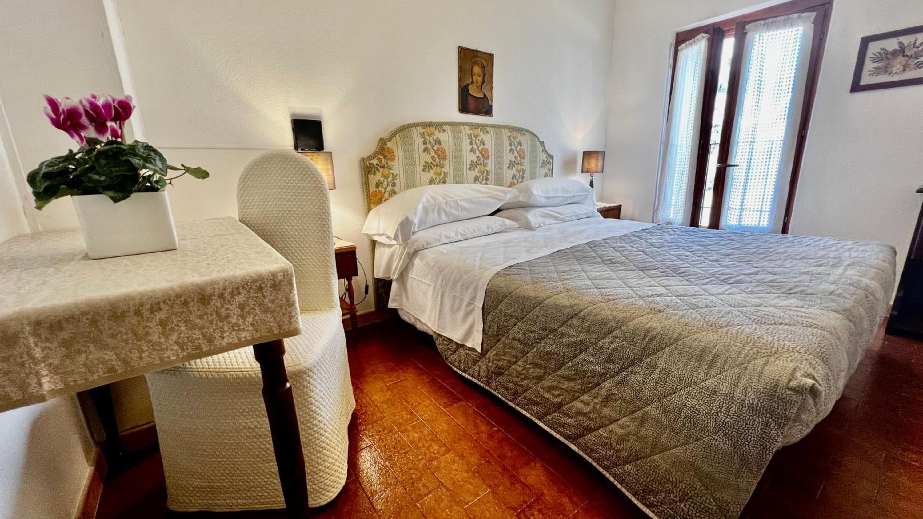 Standard Double or Twin Room - Photo 15