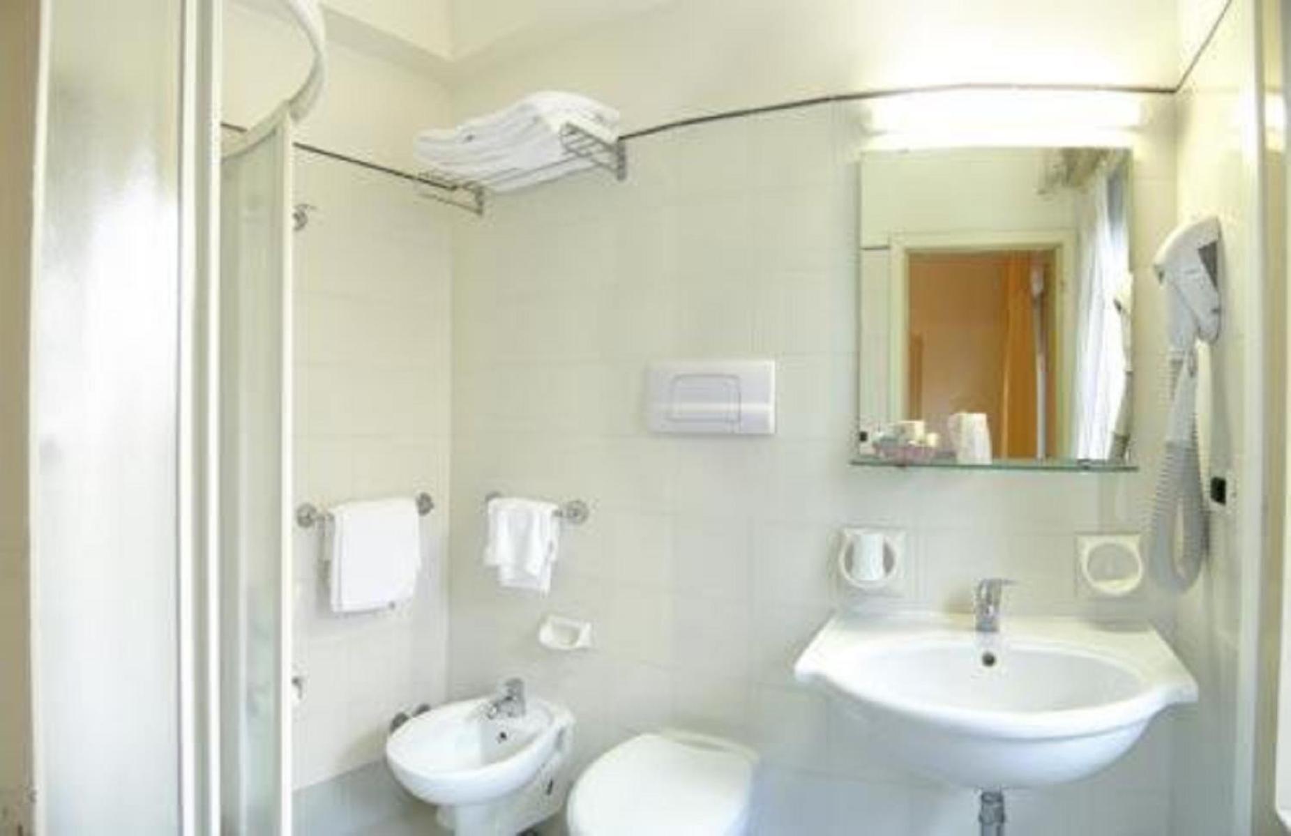 Double Room with Partial Sea View - Photo 5